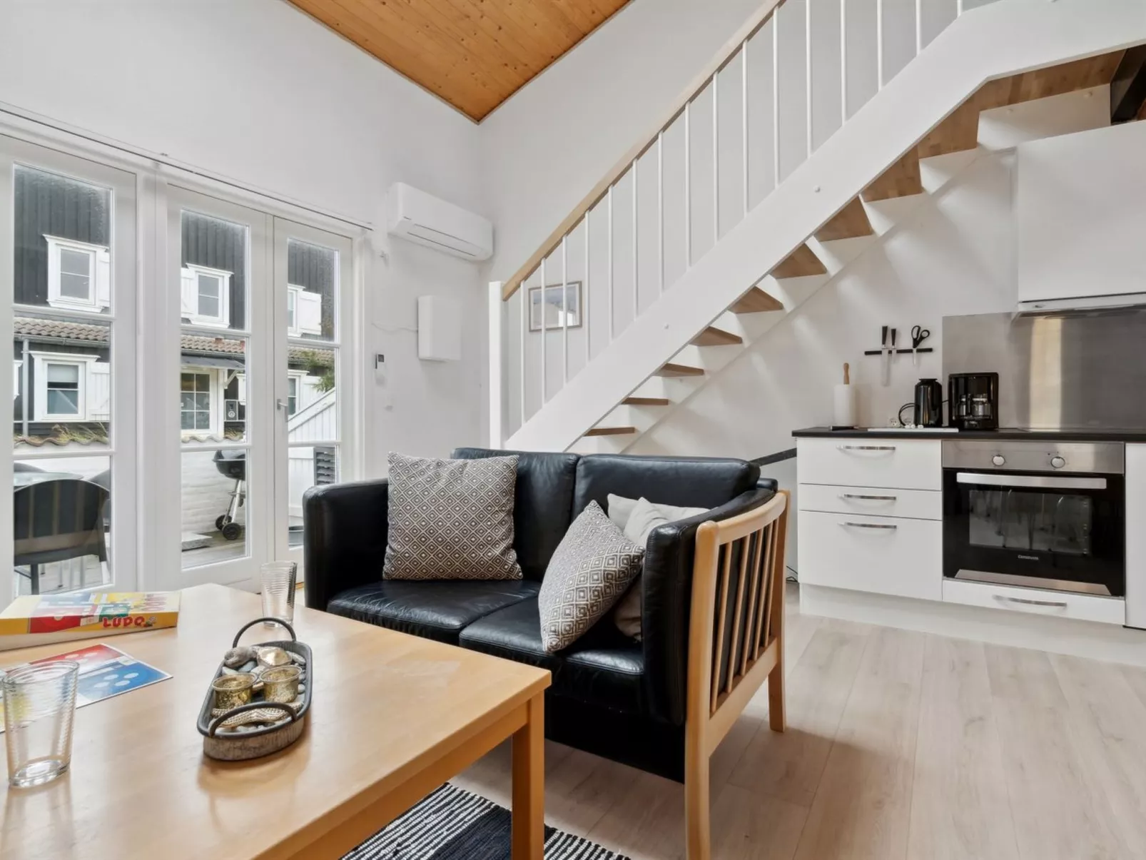 "Dineke" - 200m to the fjord-Dedans