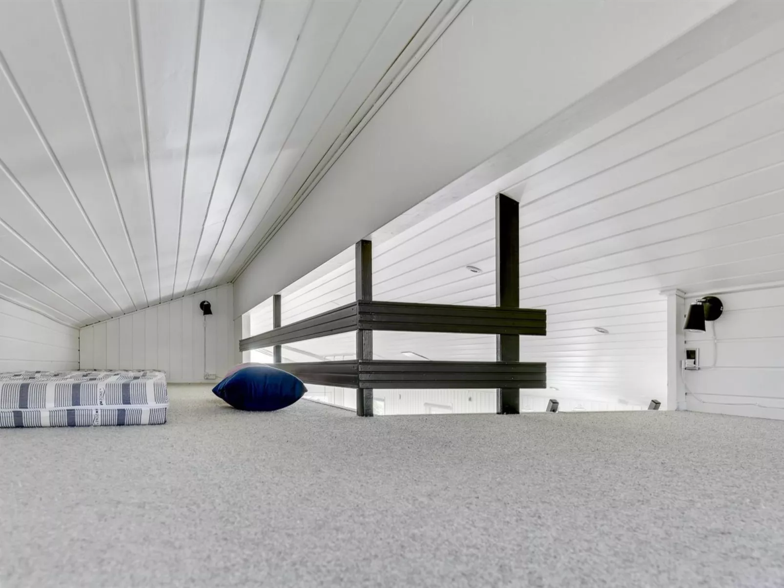 "Beowulf" - 200m from the sea-Inside