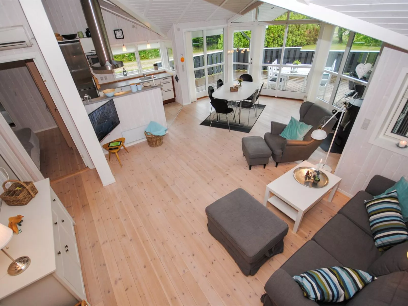 "Evelina" - 150m to the fjord-Inside