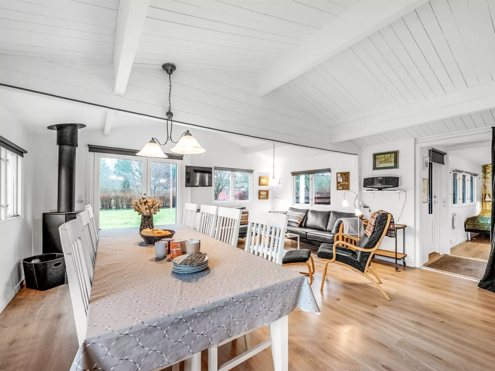 "Staffan" - 200m to the fjord-Drinnen