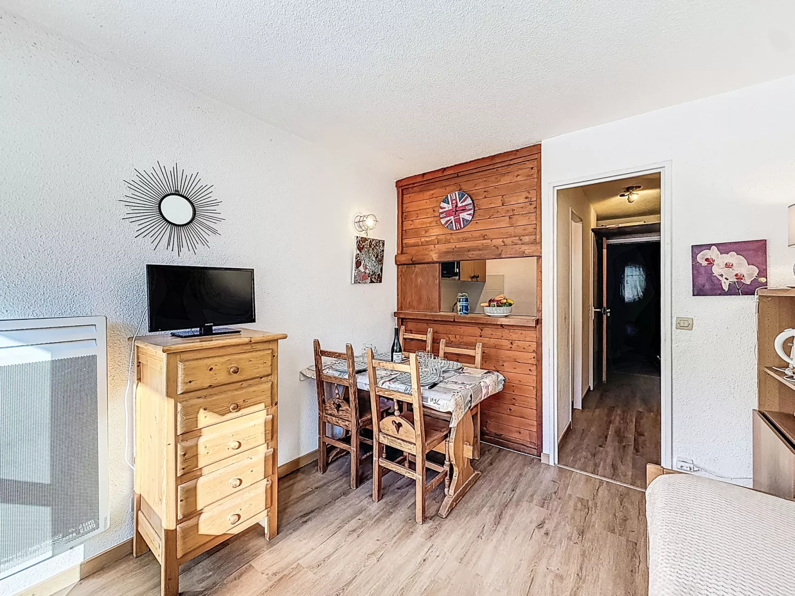 Rond Point des Pistes (Val Claret)-Inside