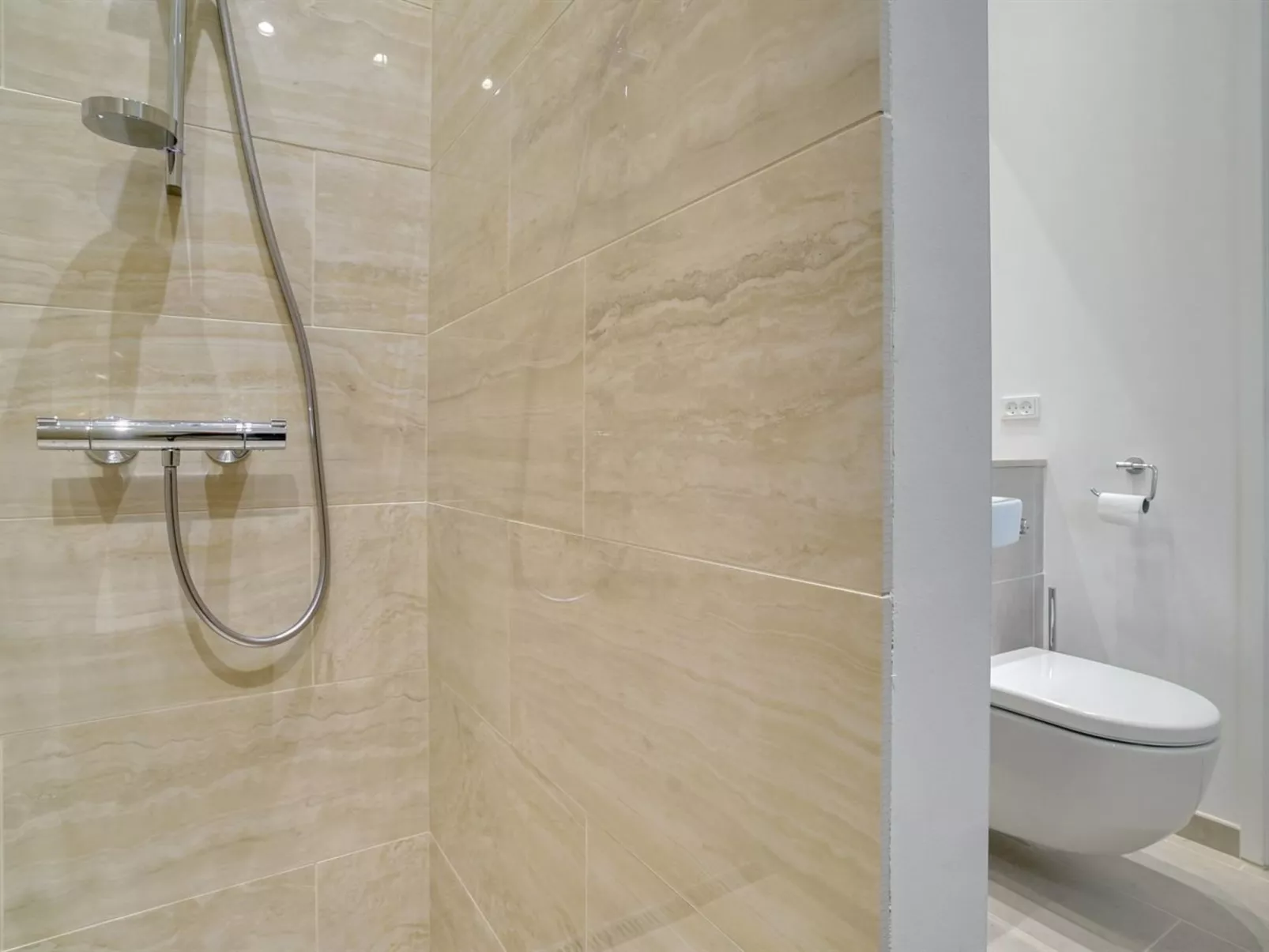 "Rikkie" - 150m to the fjord-Dedans