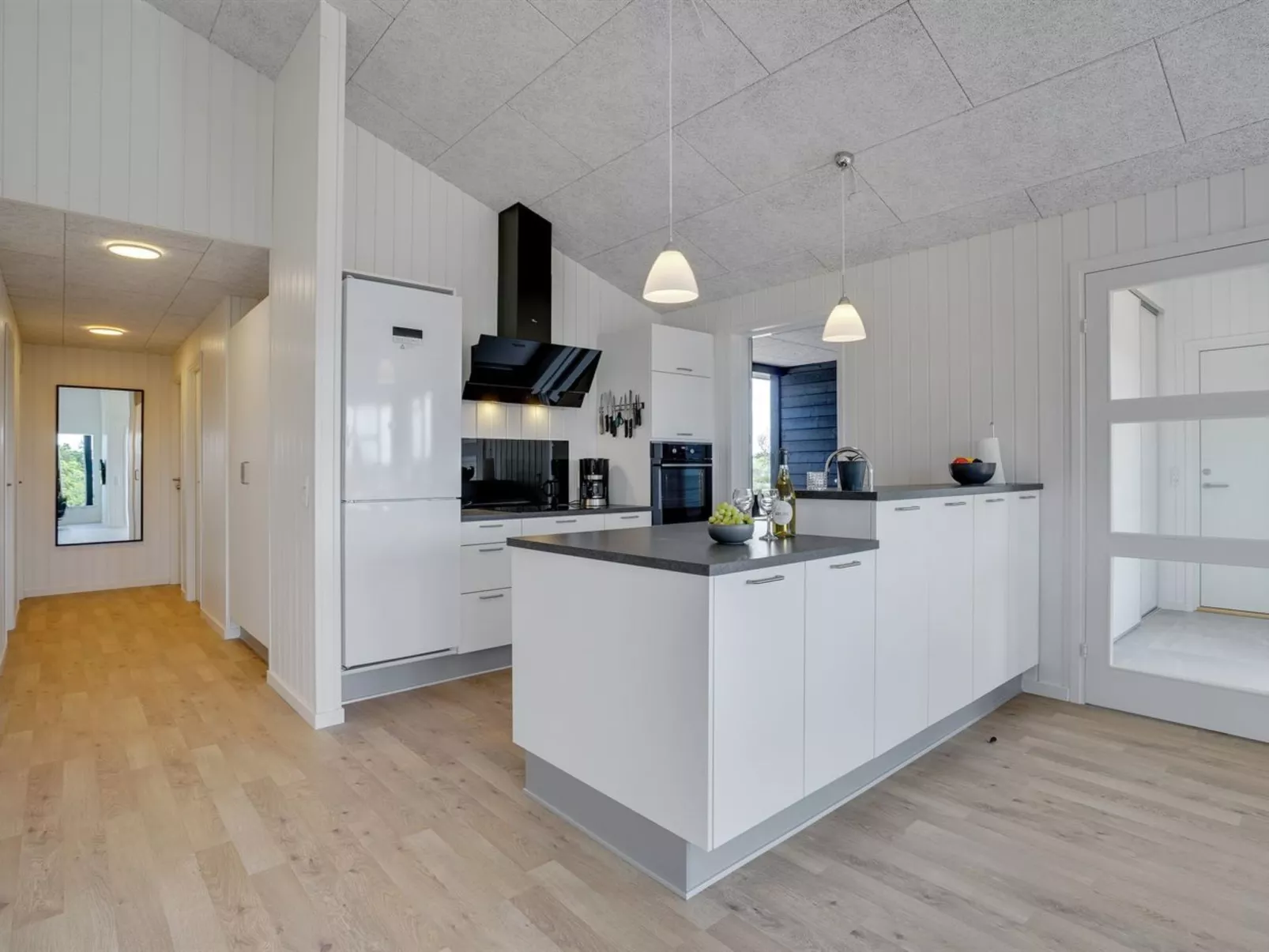 "Alvhild" -  from the sea-Dedans