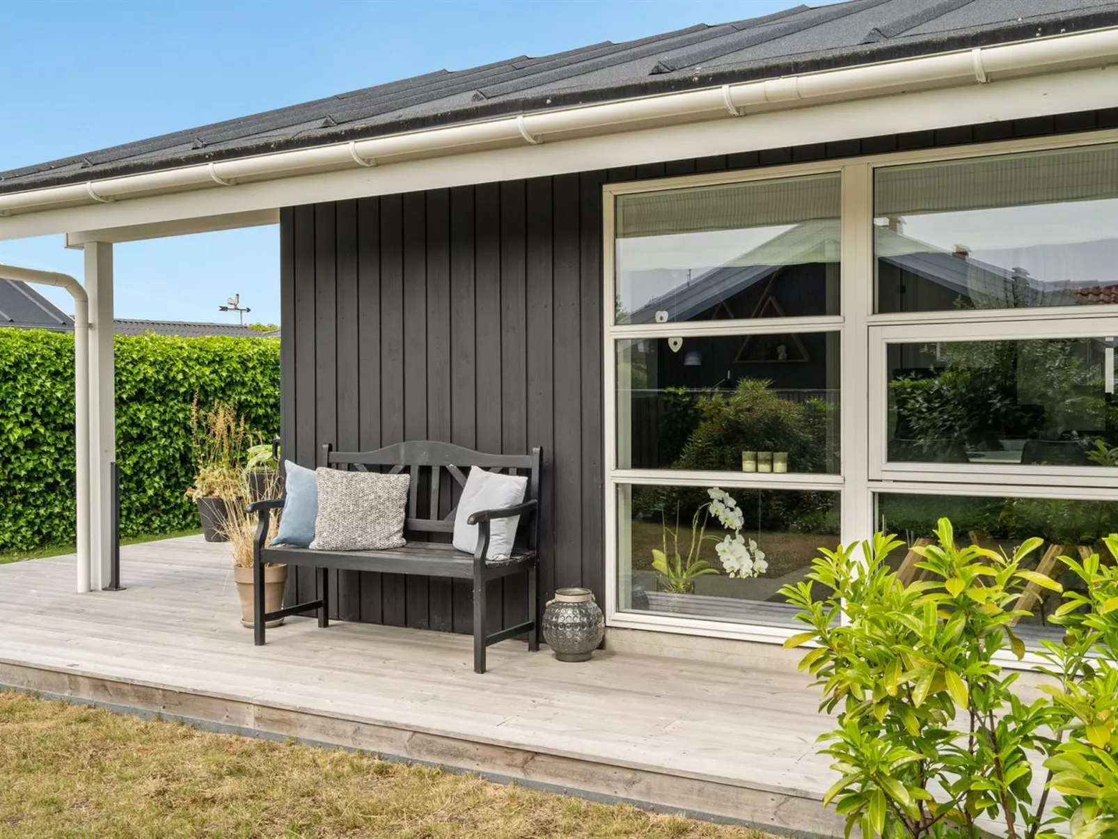 "Sjarlotte" - 100m from the sea-Outside