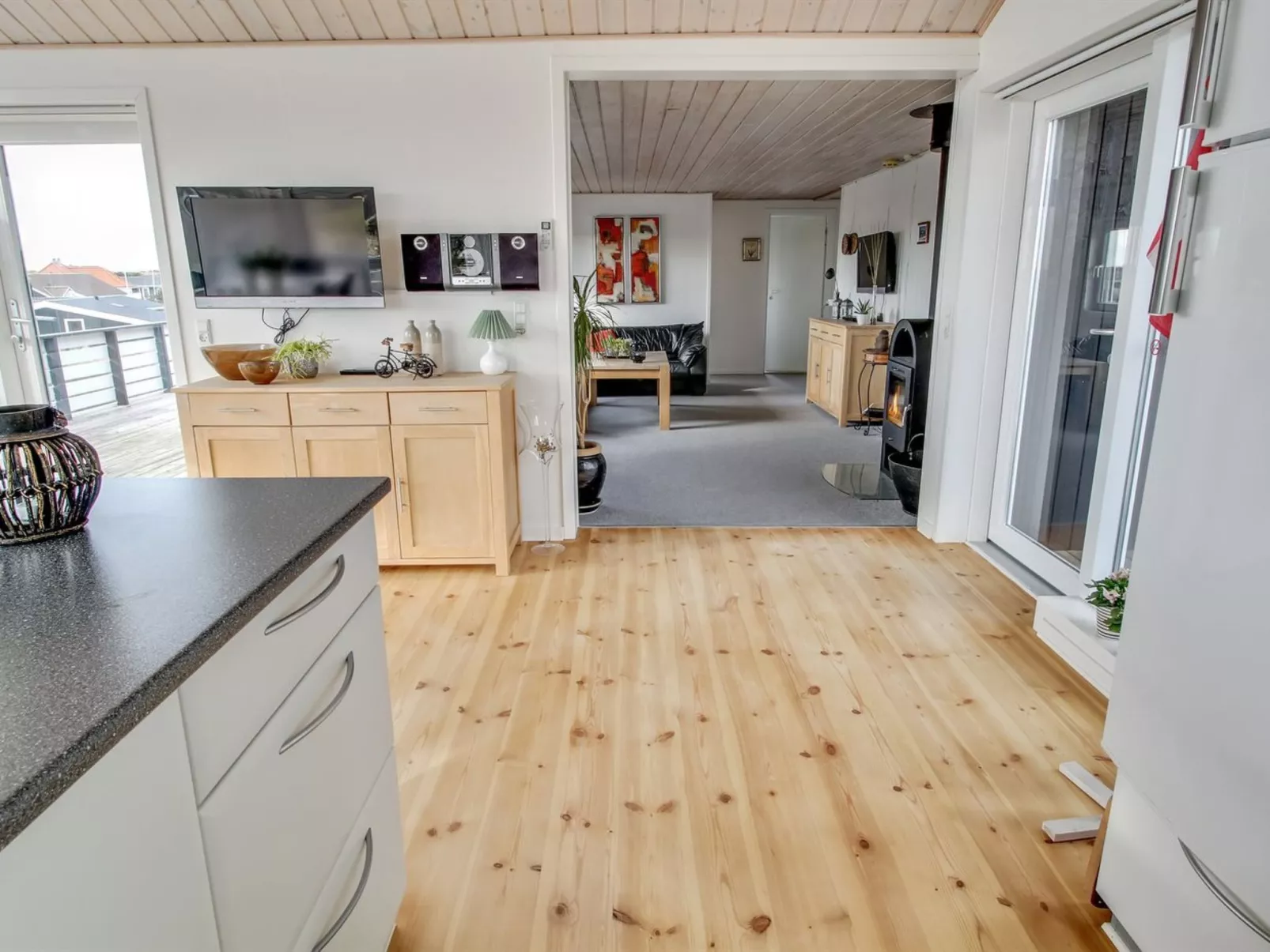 "Ute" - 200m from the sea-Inside