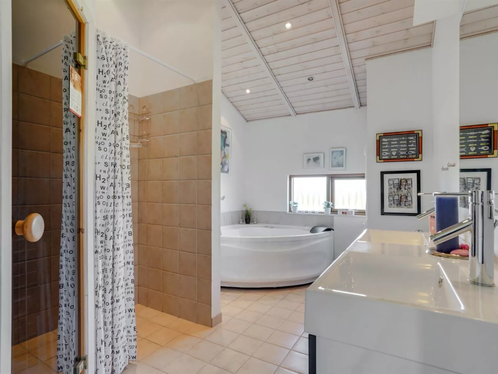 "Gudmunda" - 200m to the fjord-Dedans