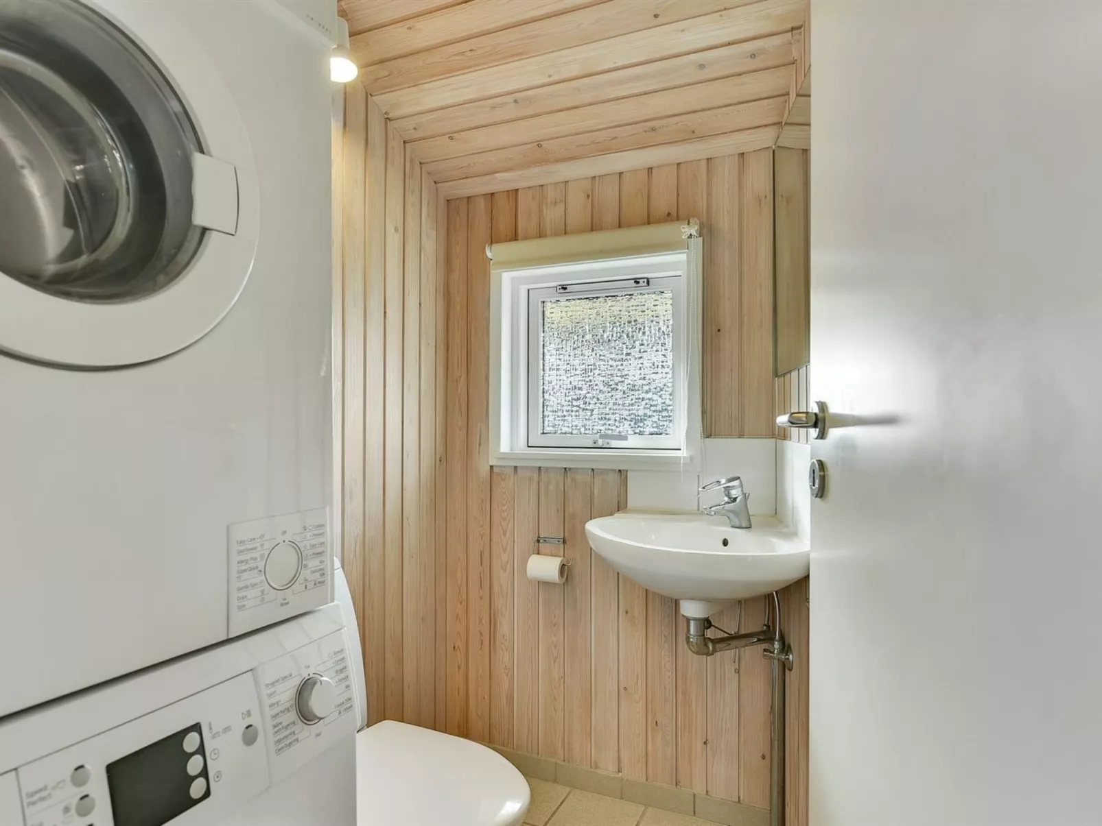 "Hjalmar" - 400m from the sea-Inside