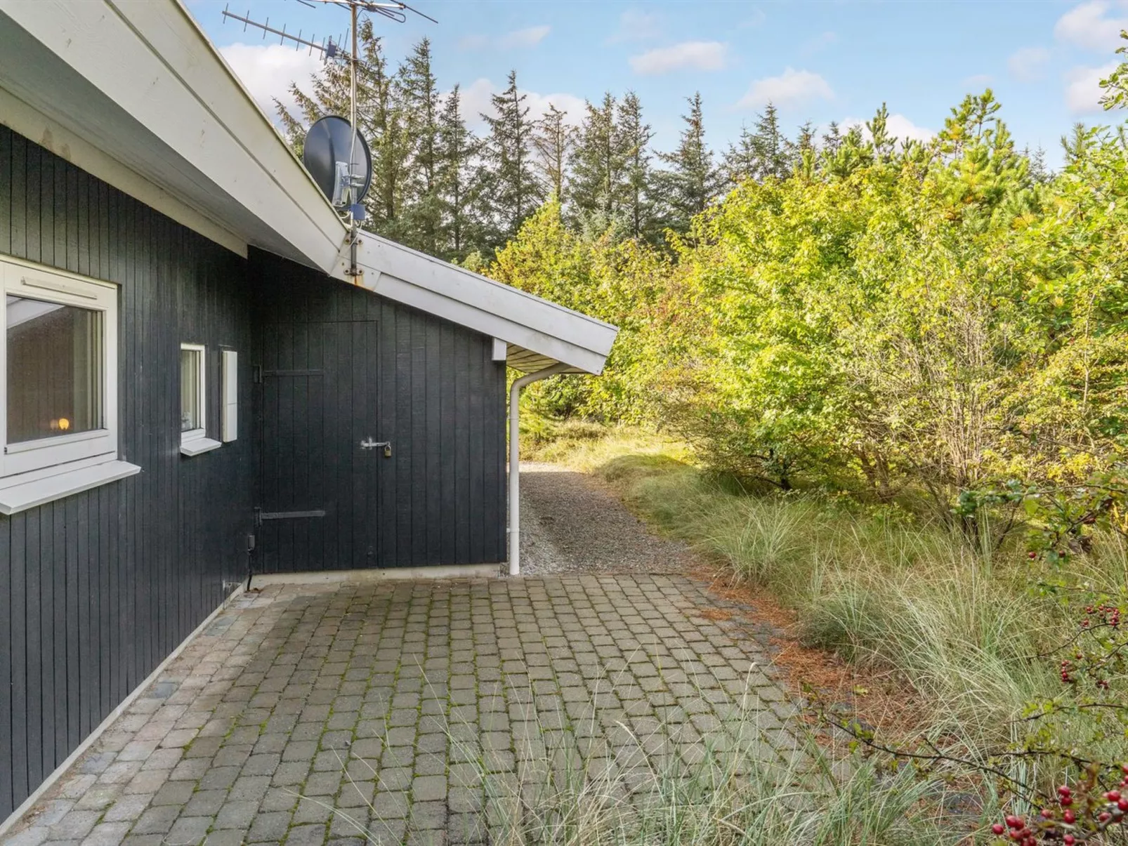 "Alethe" - 1km from the sea-Outside