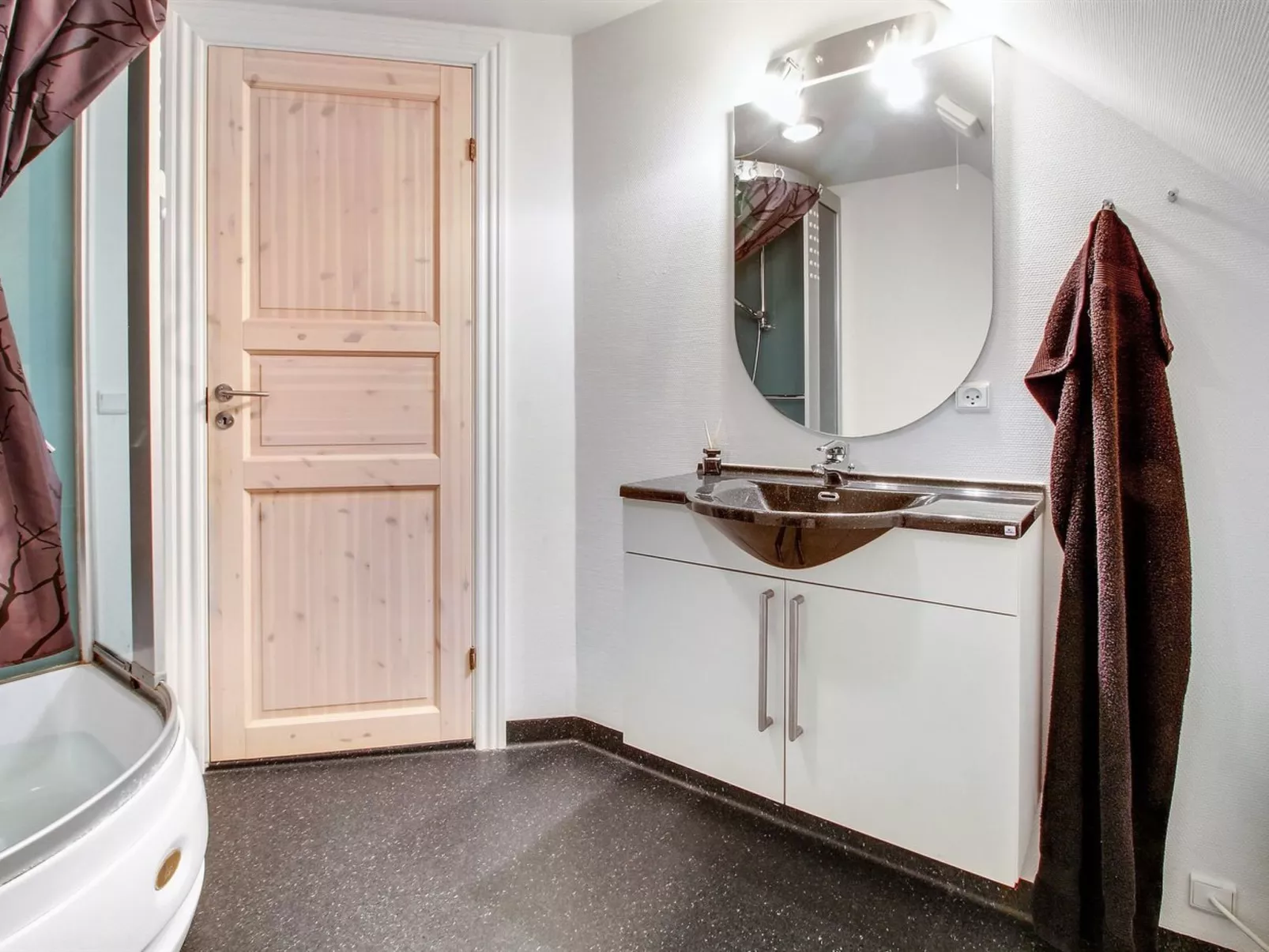 "Eda" - 3.5km from the sea-Drinnen