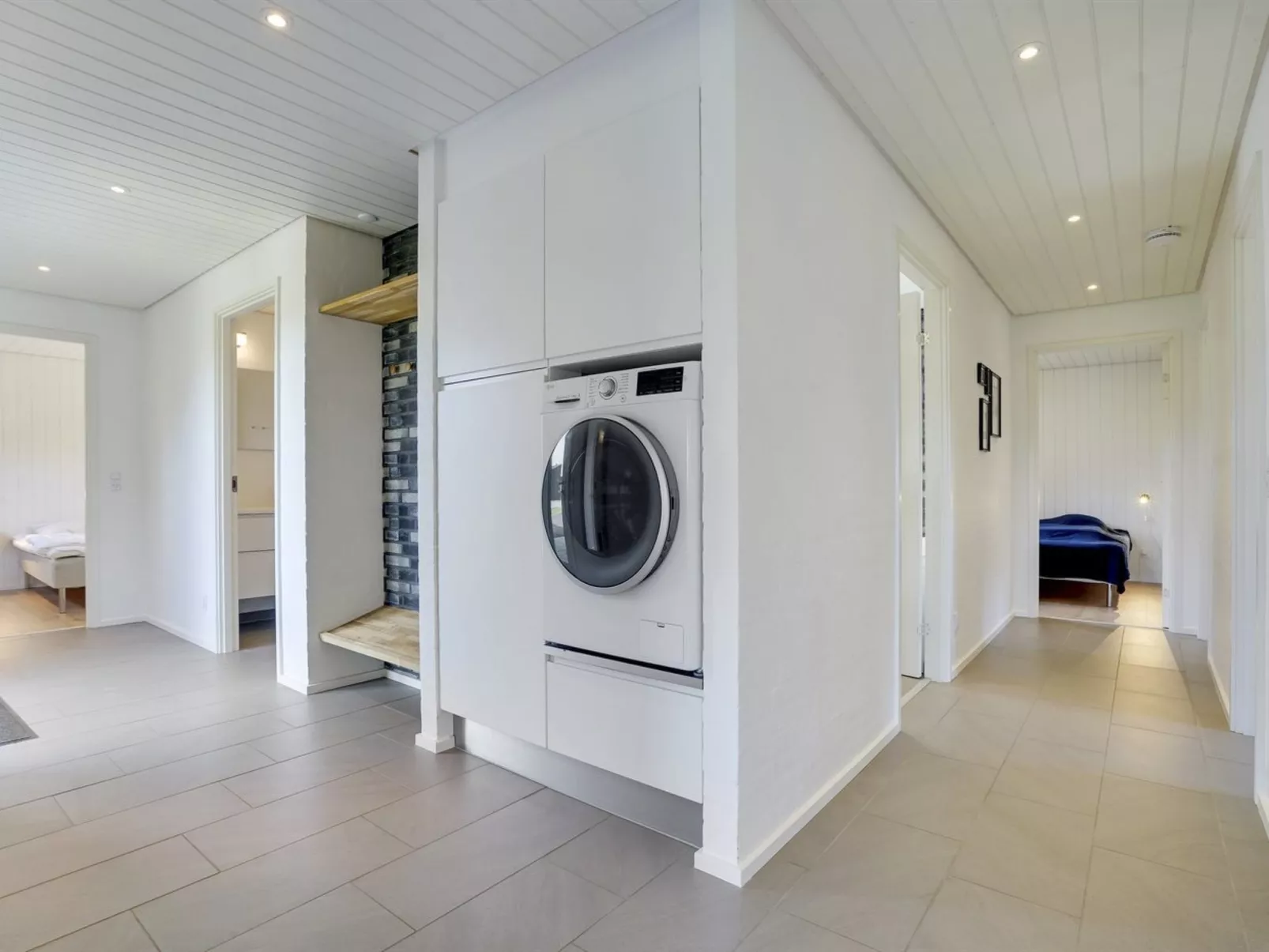 "Øthbiorn" - 1.1km from the sea-Drinnen