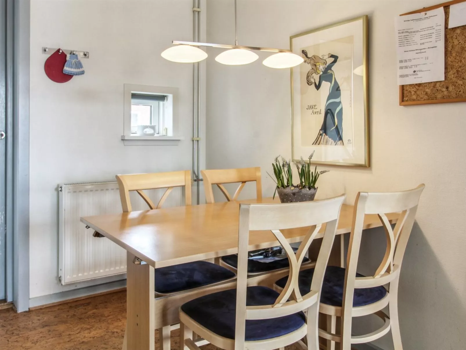 "Rebus" - 2.3km from the sea - Drinnen