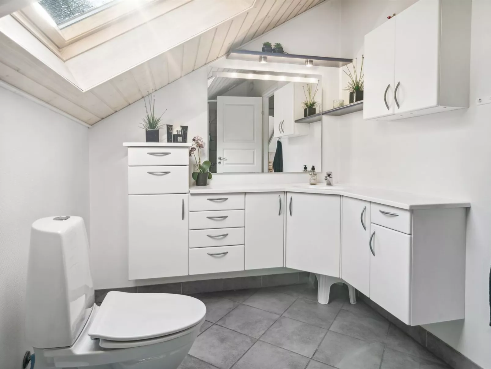 "Ines" - 25km from the sea-Inside