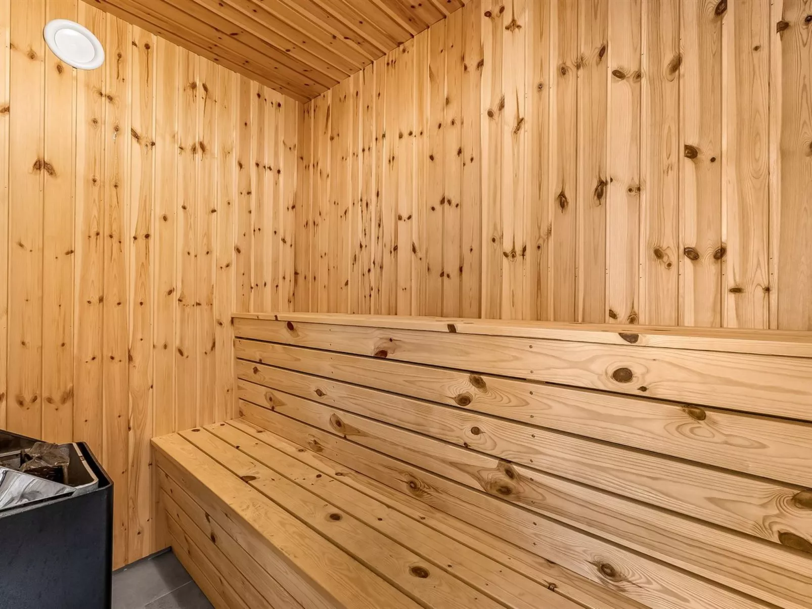 "Niesina" -  from the sea-Drinnen