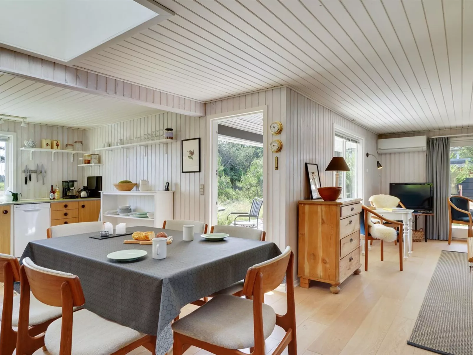 "Vuokko" - 400m from the sea-Inside