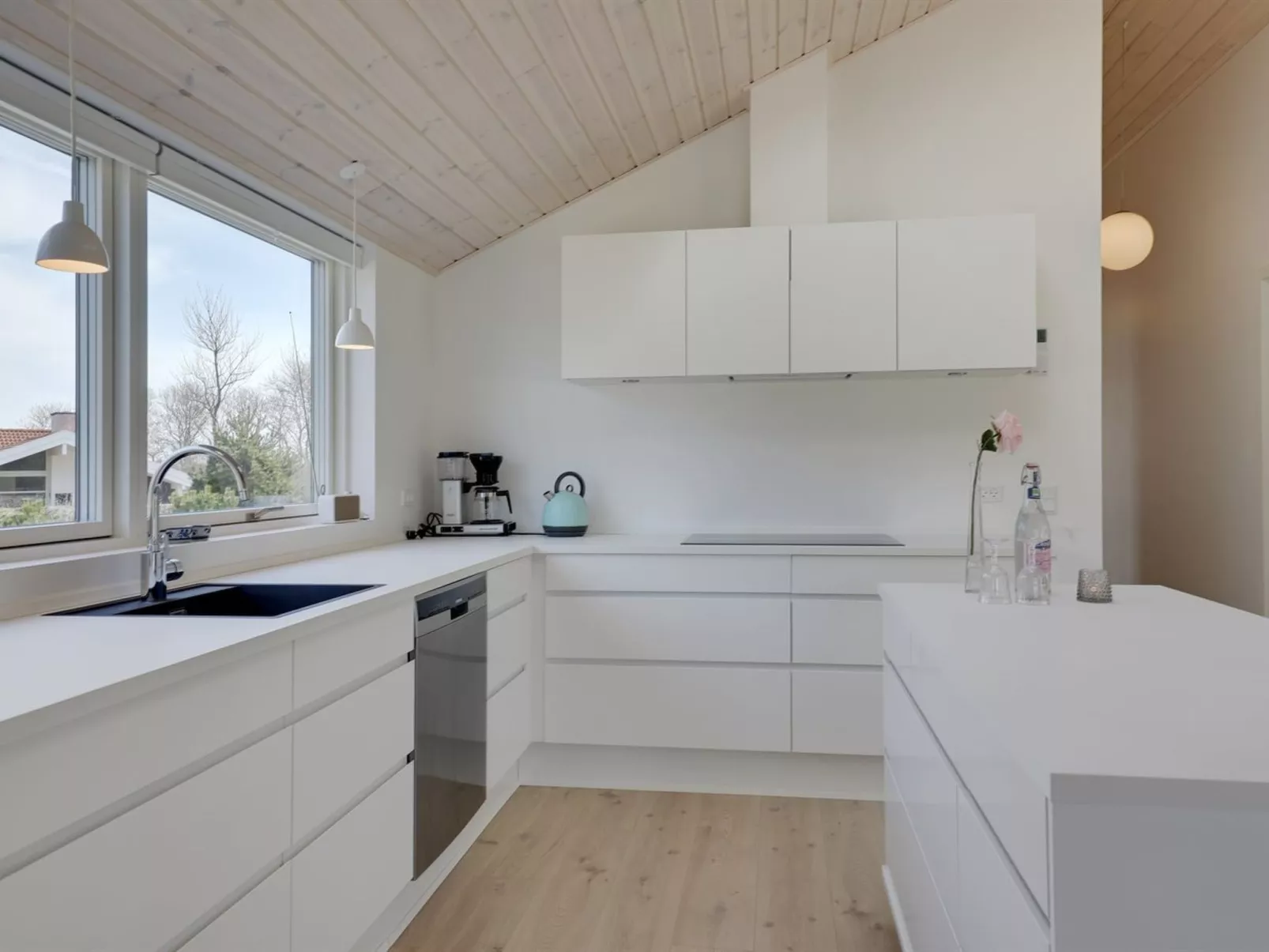 "Oke" - 350m from the sea-Drinnen