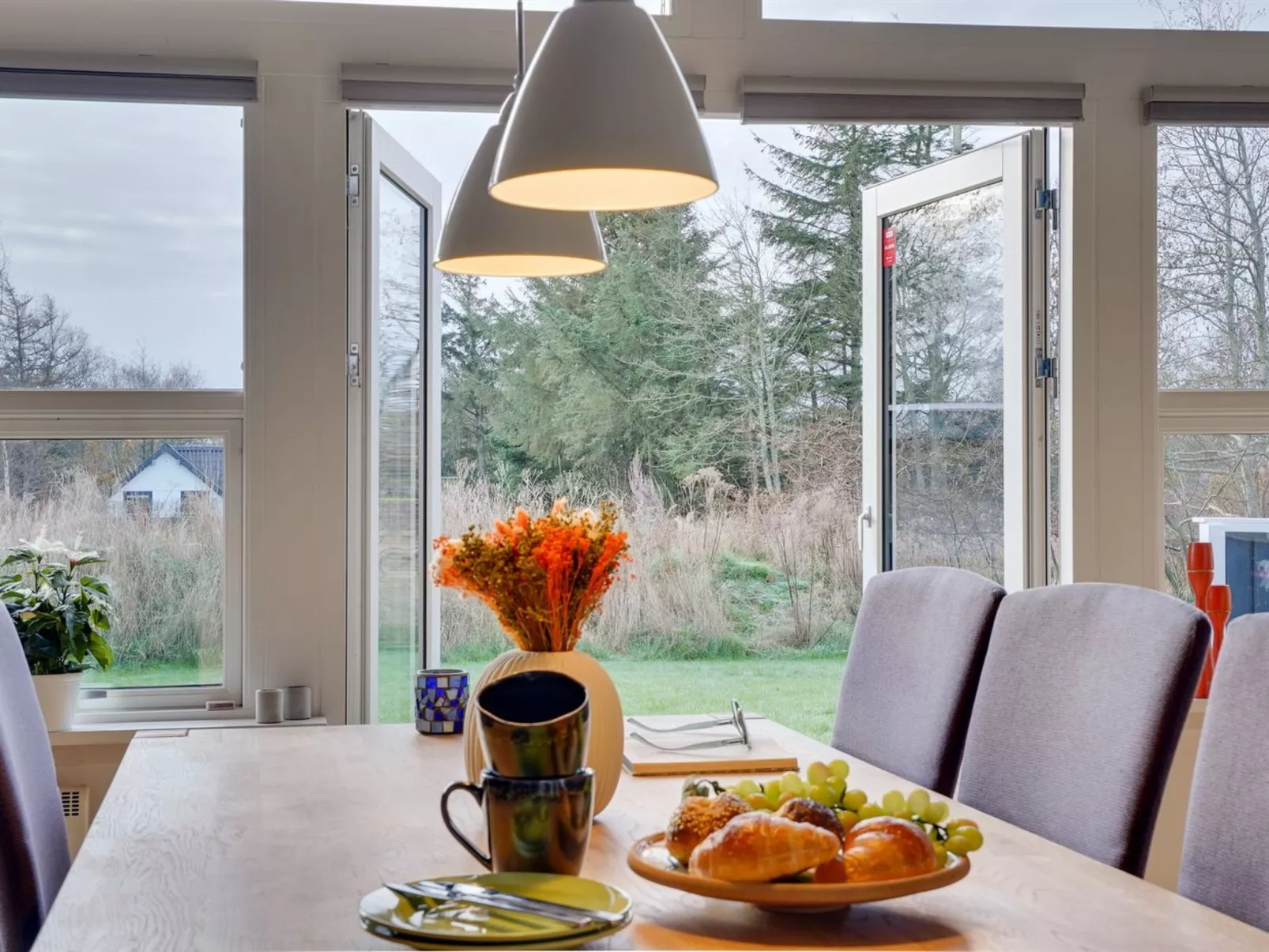 "Daina" - 400m to the fjord-Drinnen