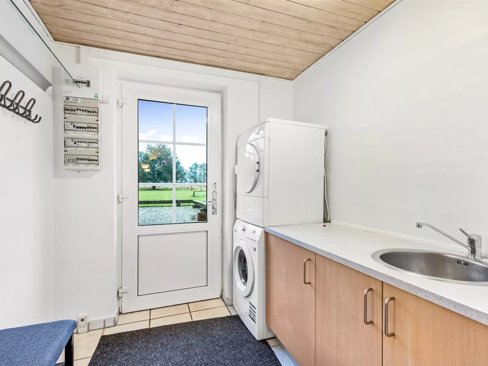 "Aane" - 1.8km from the sea-Inside