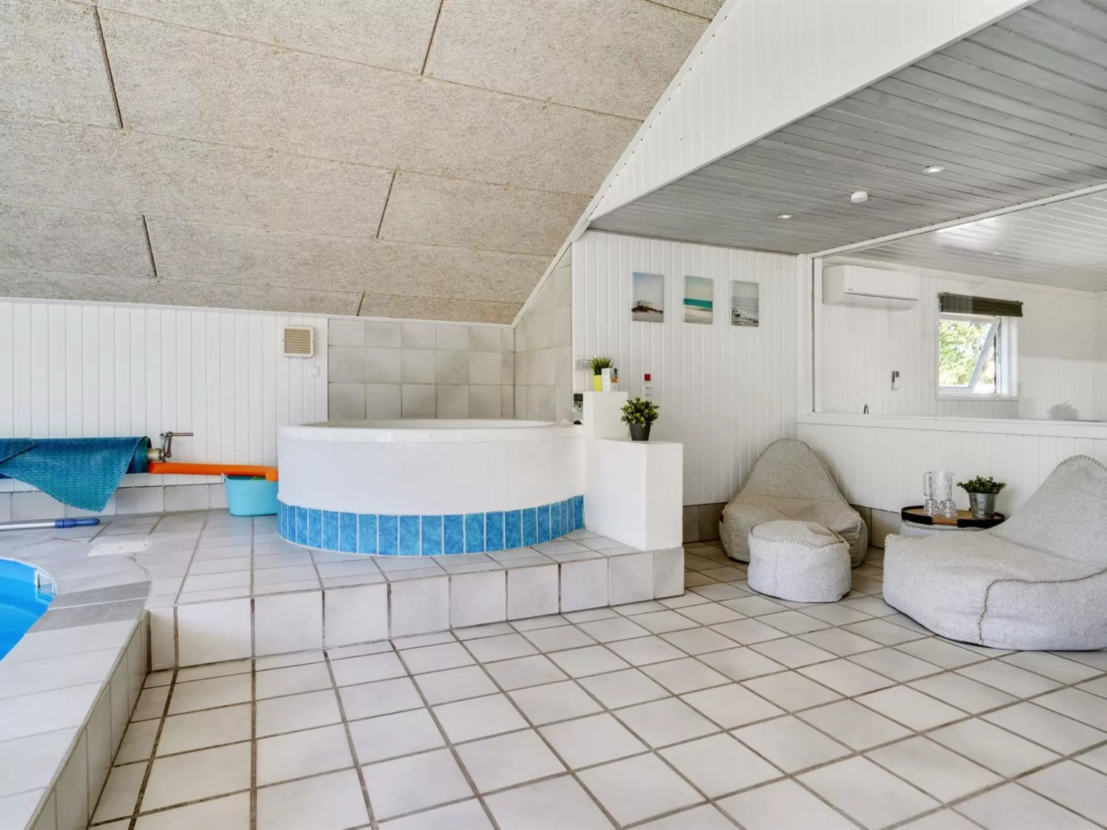 "Nina" - 700m to the fjord-Outside