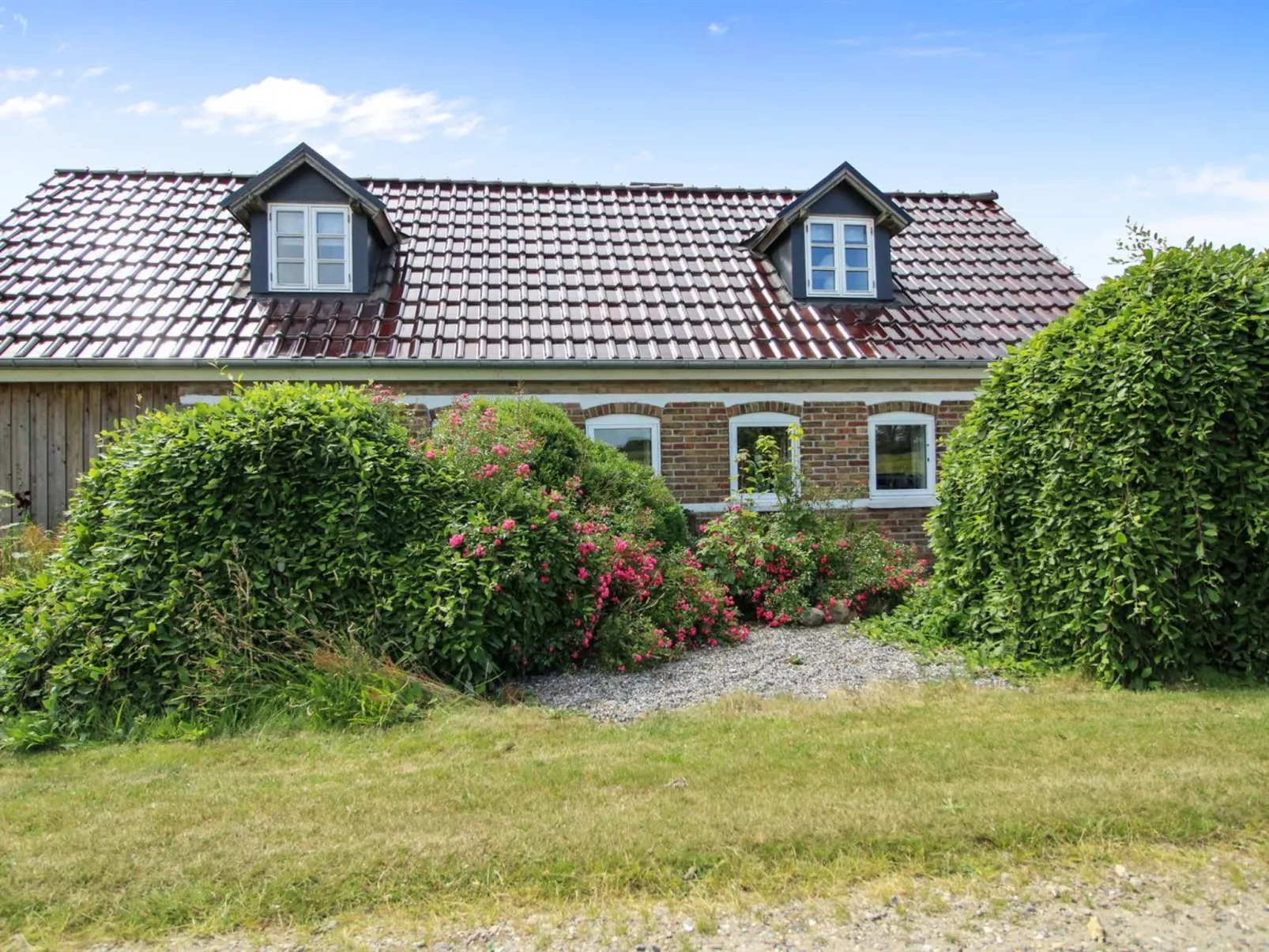 "Malene" - 700m to the fjord-Outside