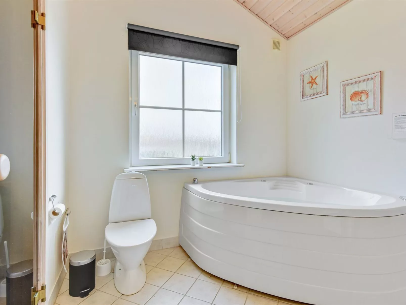 "Karina" - 150m to the fjord-Drinnen