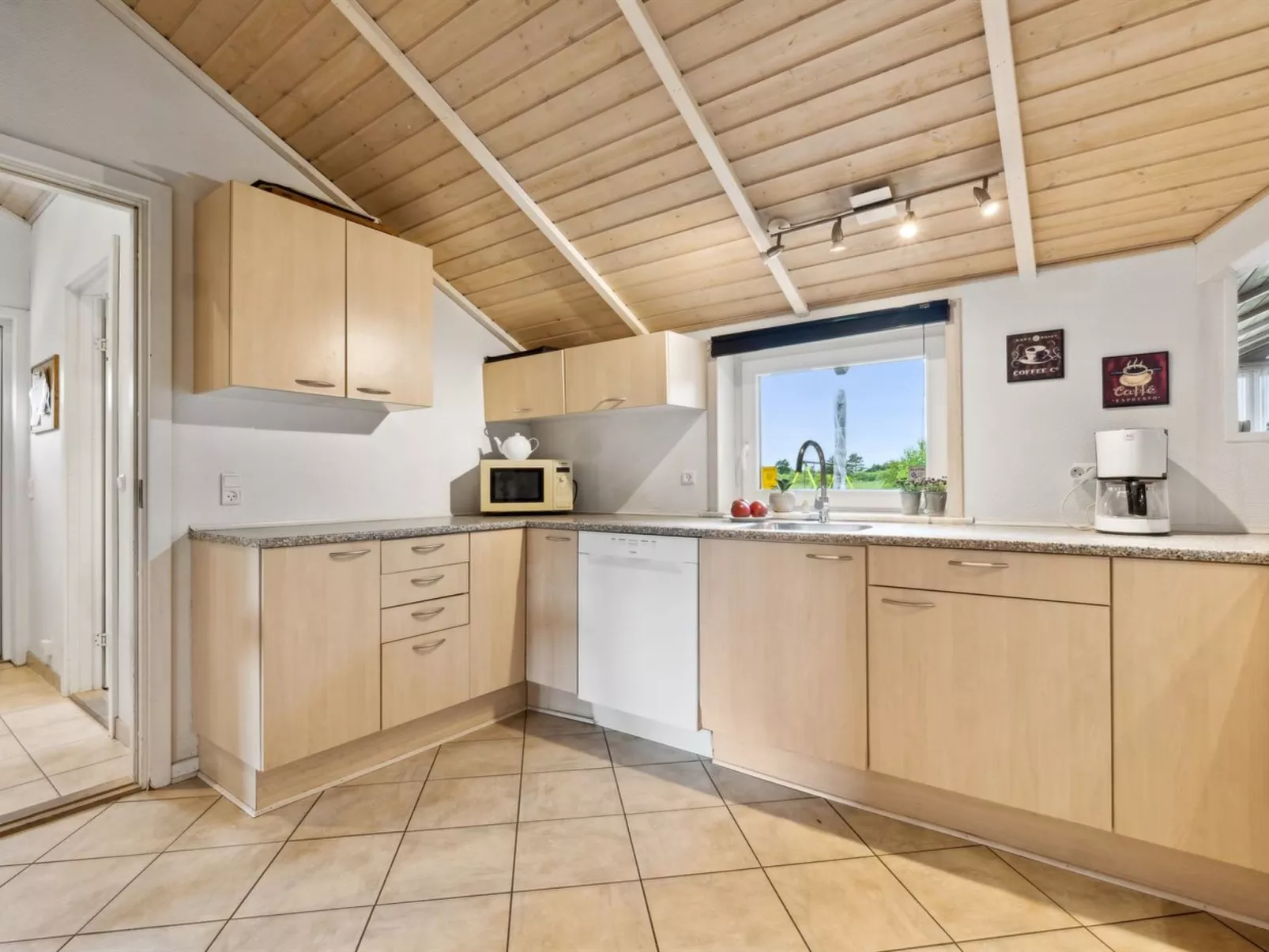 "Spurv" - 1.8km from the sea-Inside