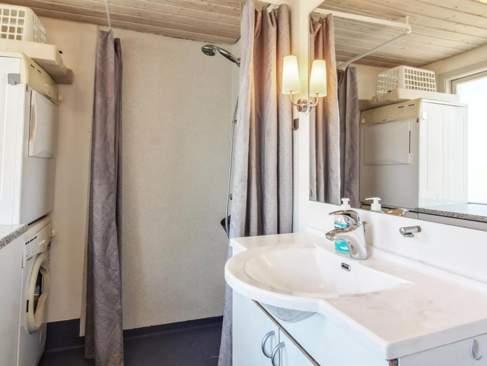 "Lisabeth" - 250m from the sea-Drinnen