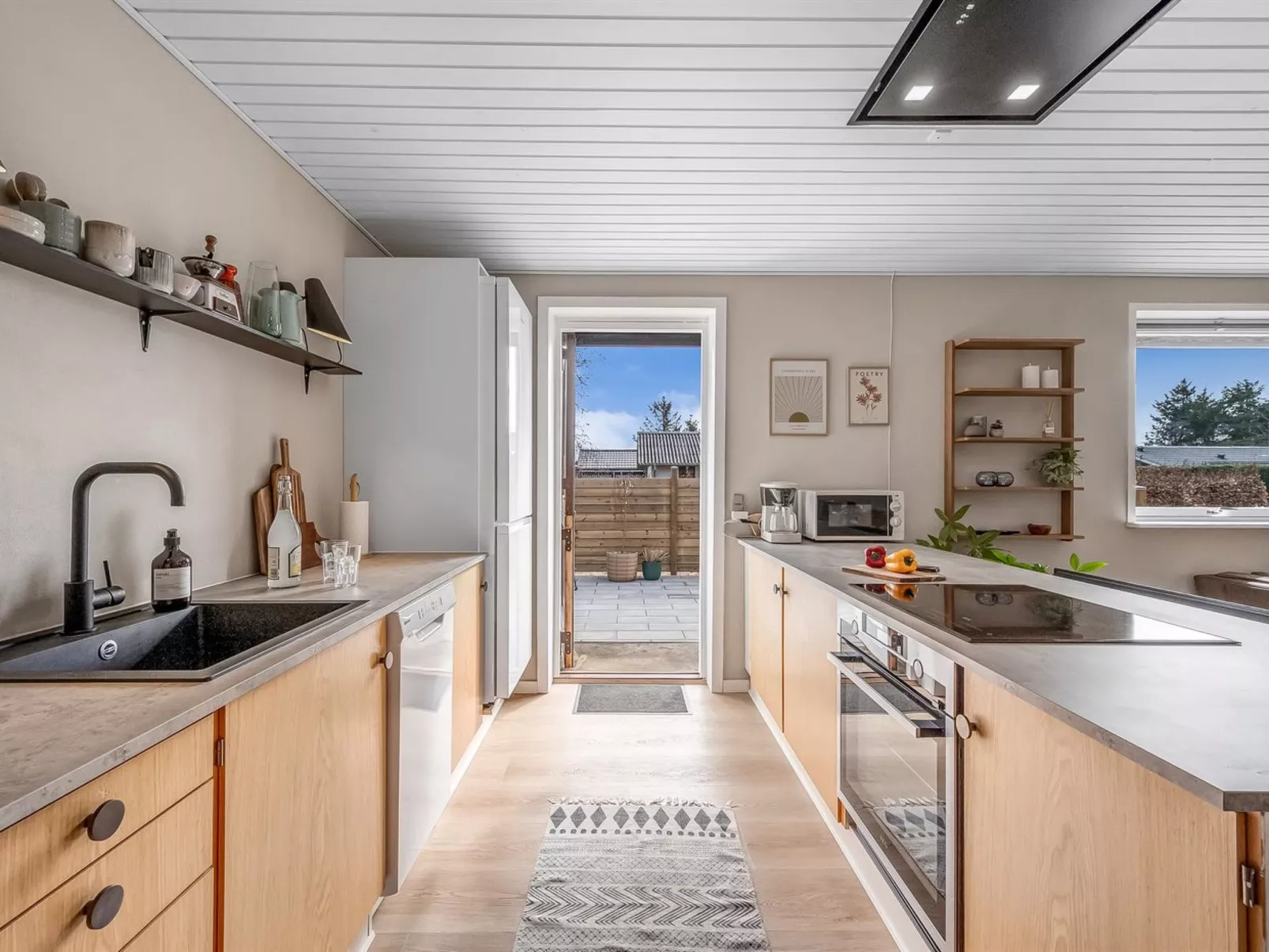 "Gundis" - 500m to the fjord-Inside