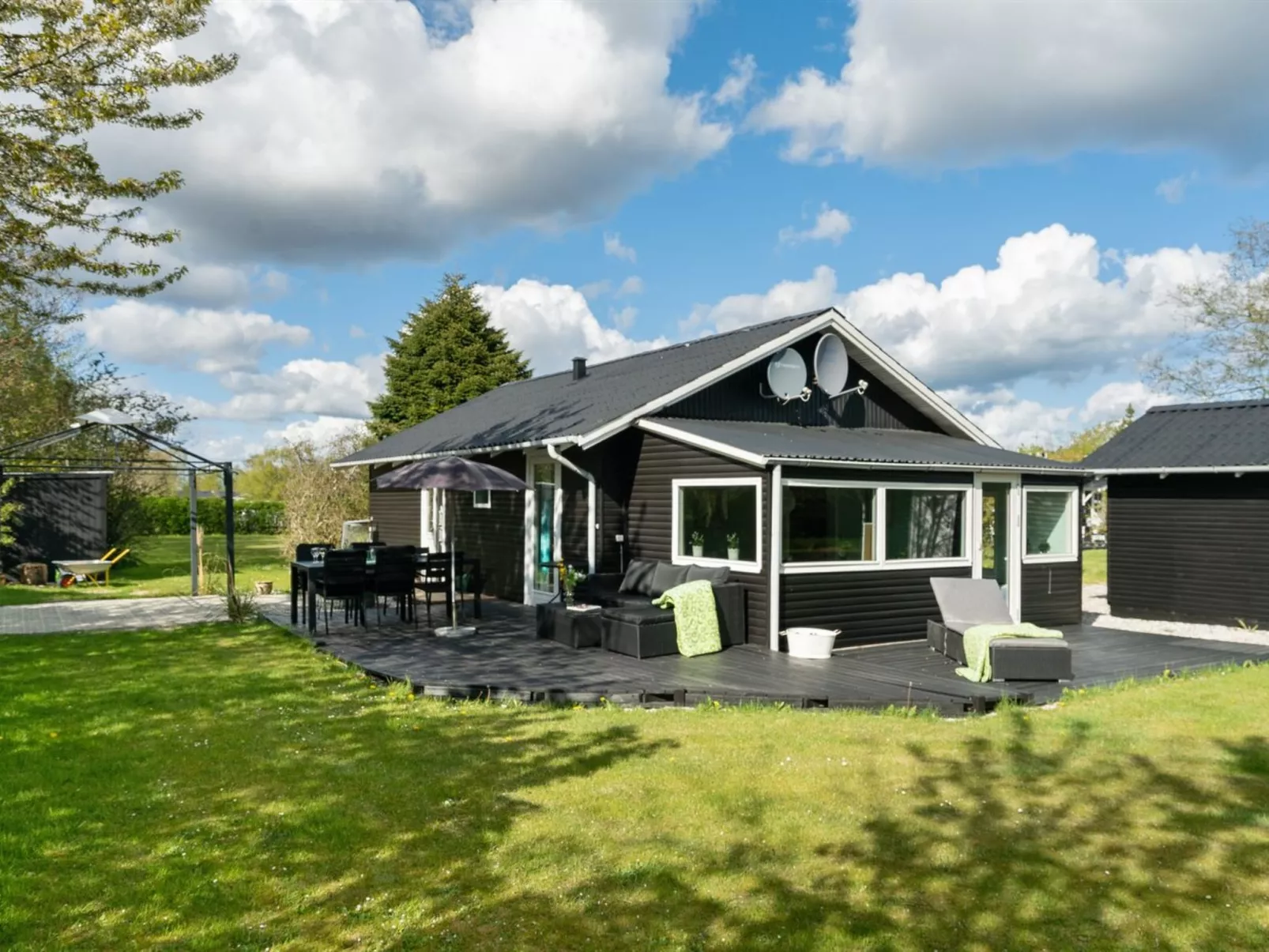 "Akira" - 500m to the fjord-Draußen