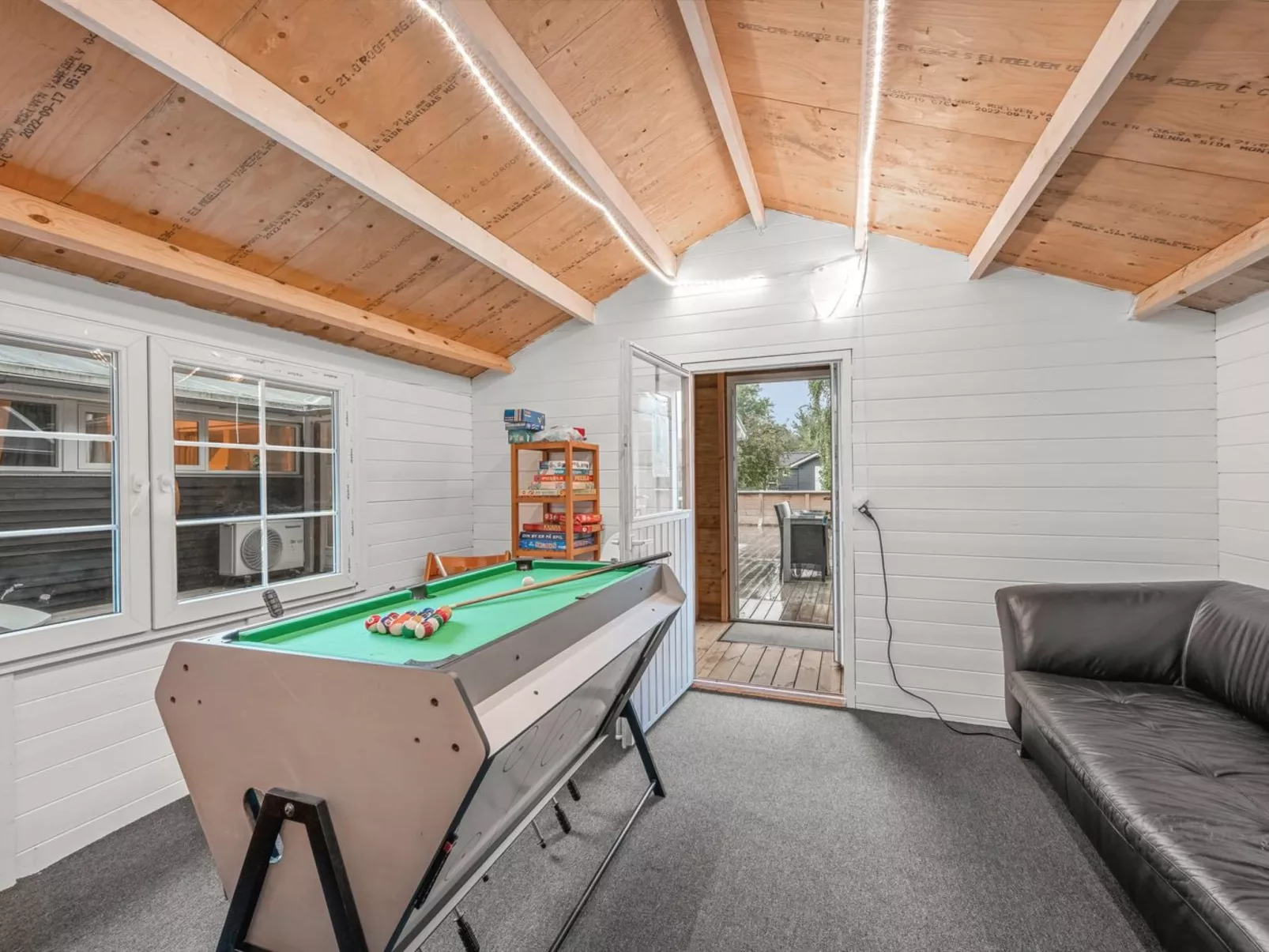 "Emmanuela" - 700m to the fjord-Drinnen