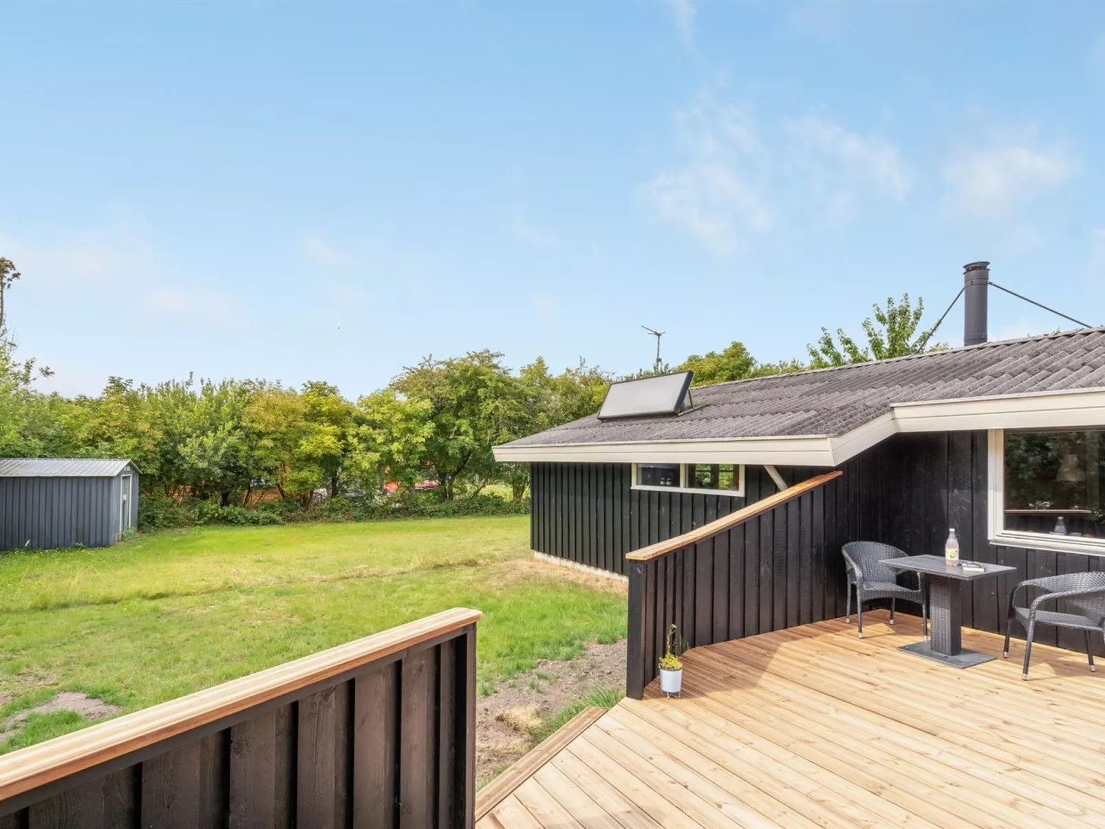 "Dali" - 400m to the fjord-Outside