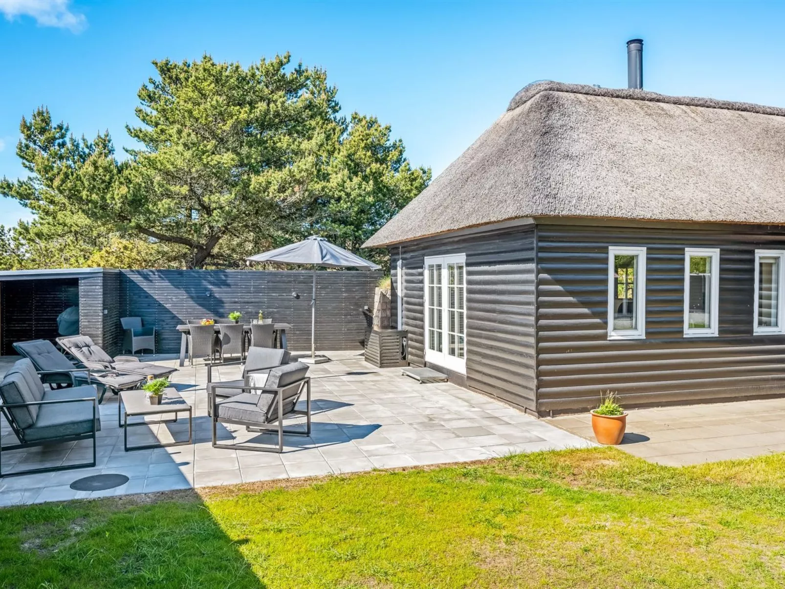 "Aila" - 1.4km from the sea-Draußen