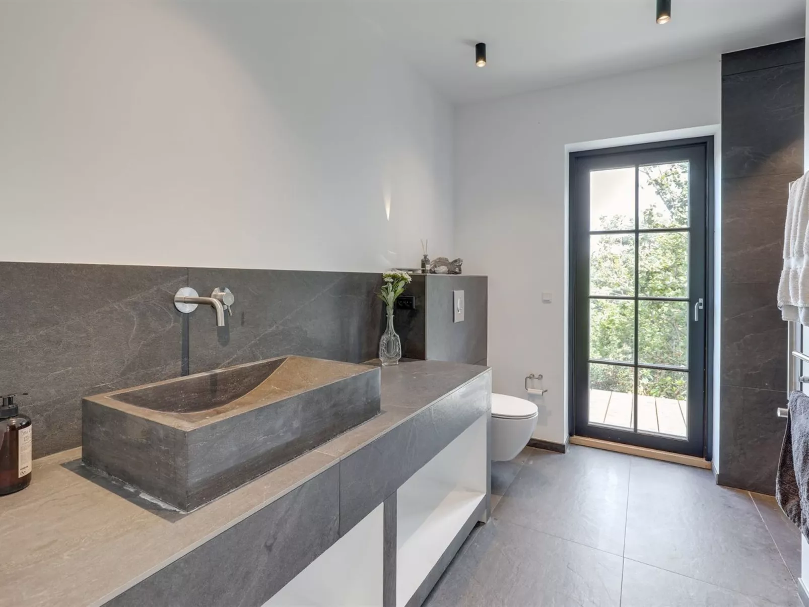 "Thormoth" - 200m from the sea-Inside