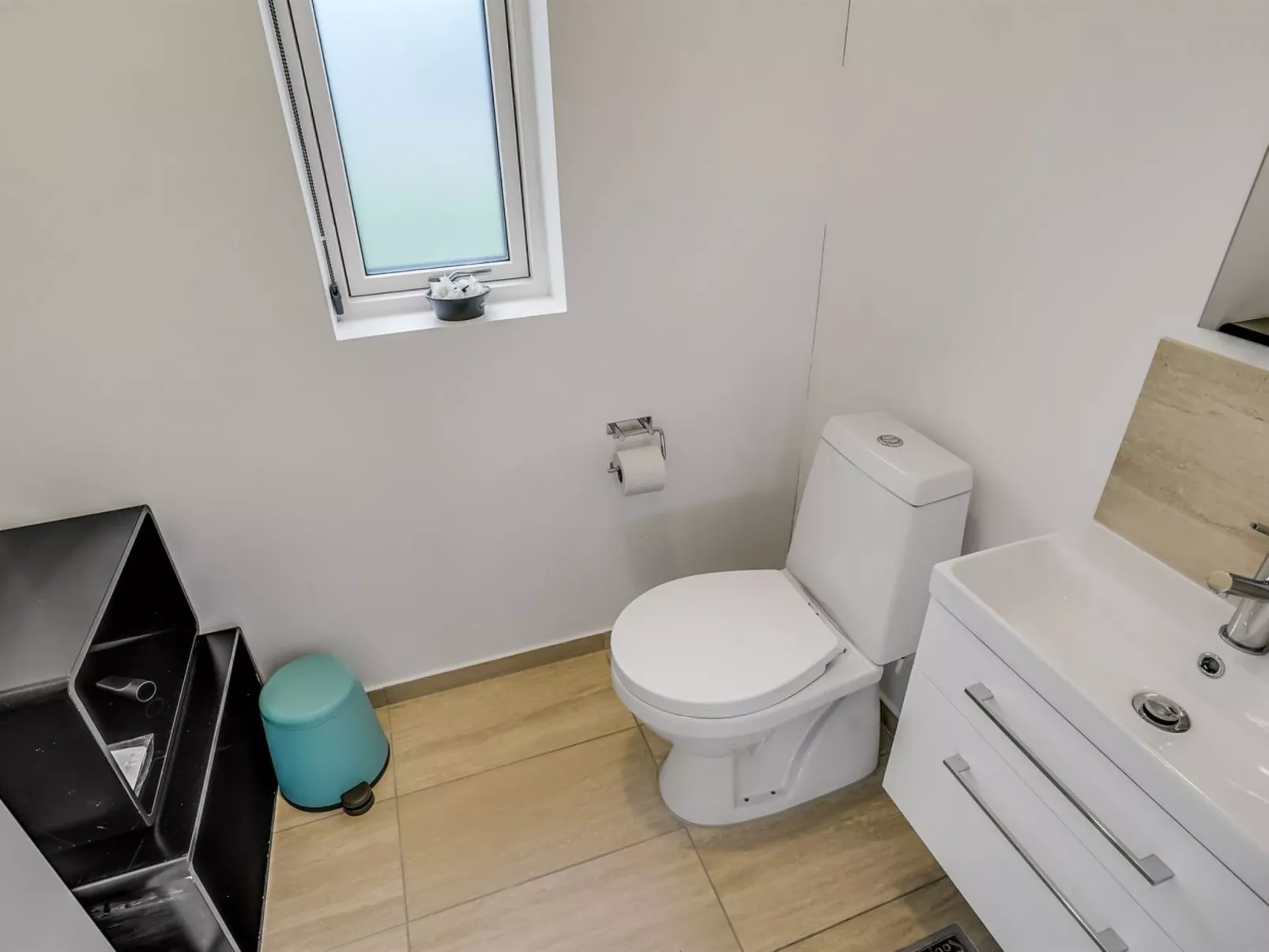 "Eveline" - 1.5km from the sea-Inside