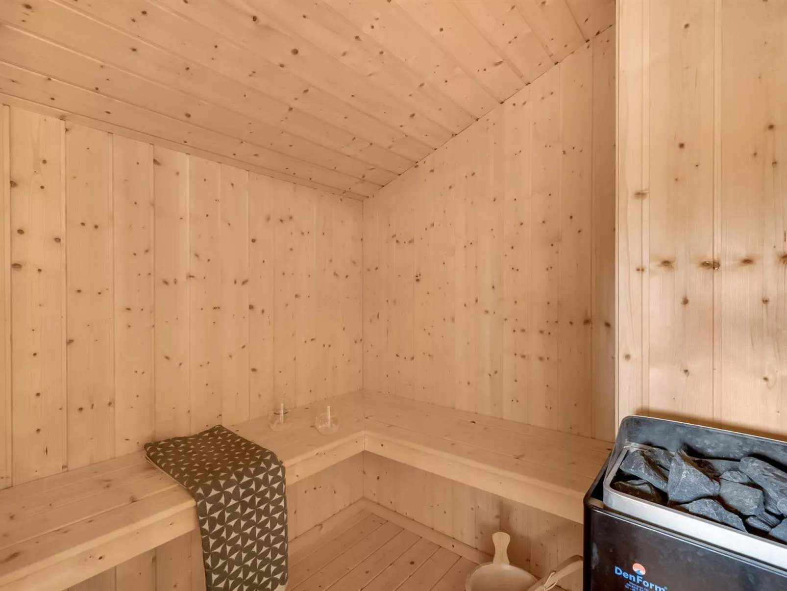 "Malila" - 400m to the fjord-Inside