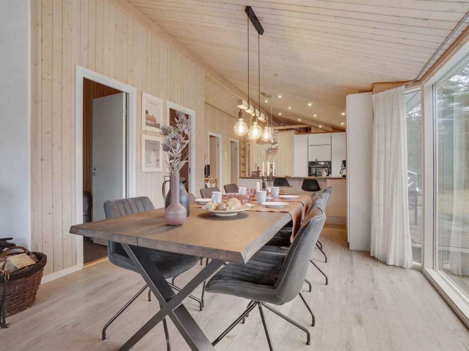 "Sighbiorn" - 950m from the sea-Inside