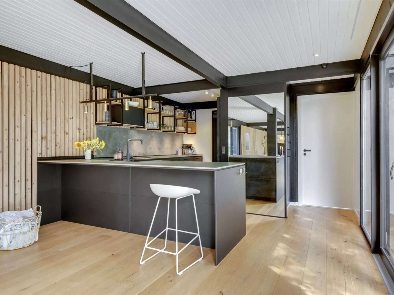 "Hævnir" - 1km from the sea-Dedans