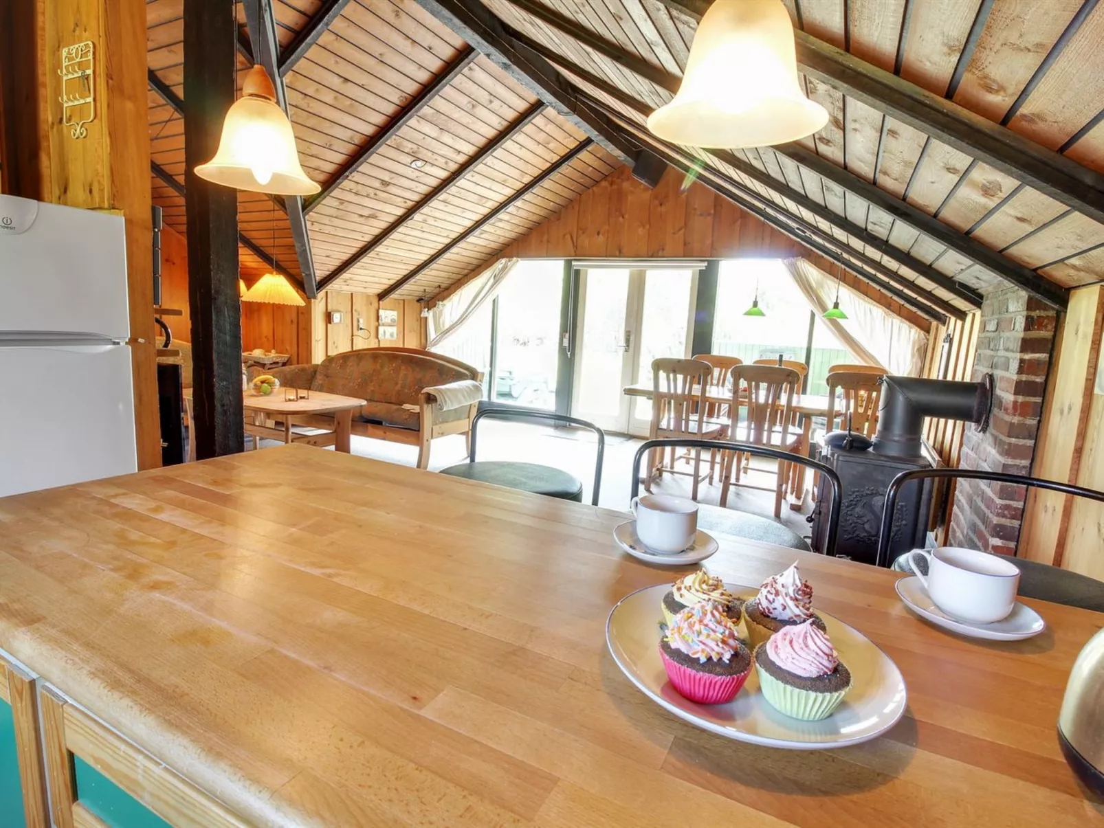 "Ingwin" - 250m to the fjord-Drinnen