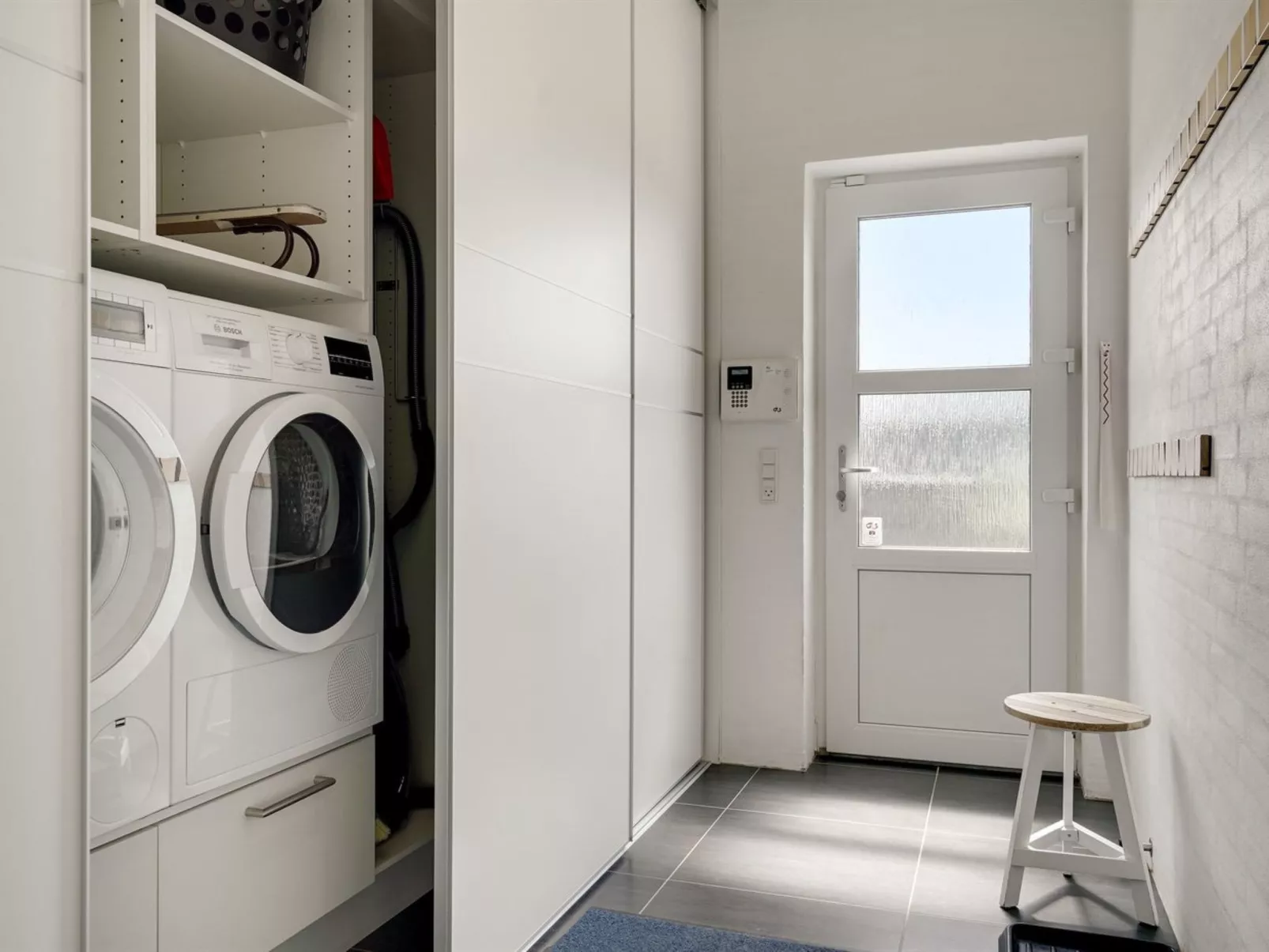 "Synthia" - 300m from the sea-Inside