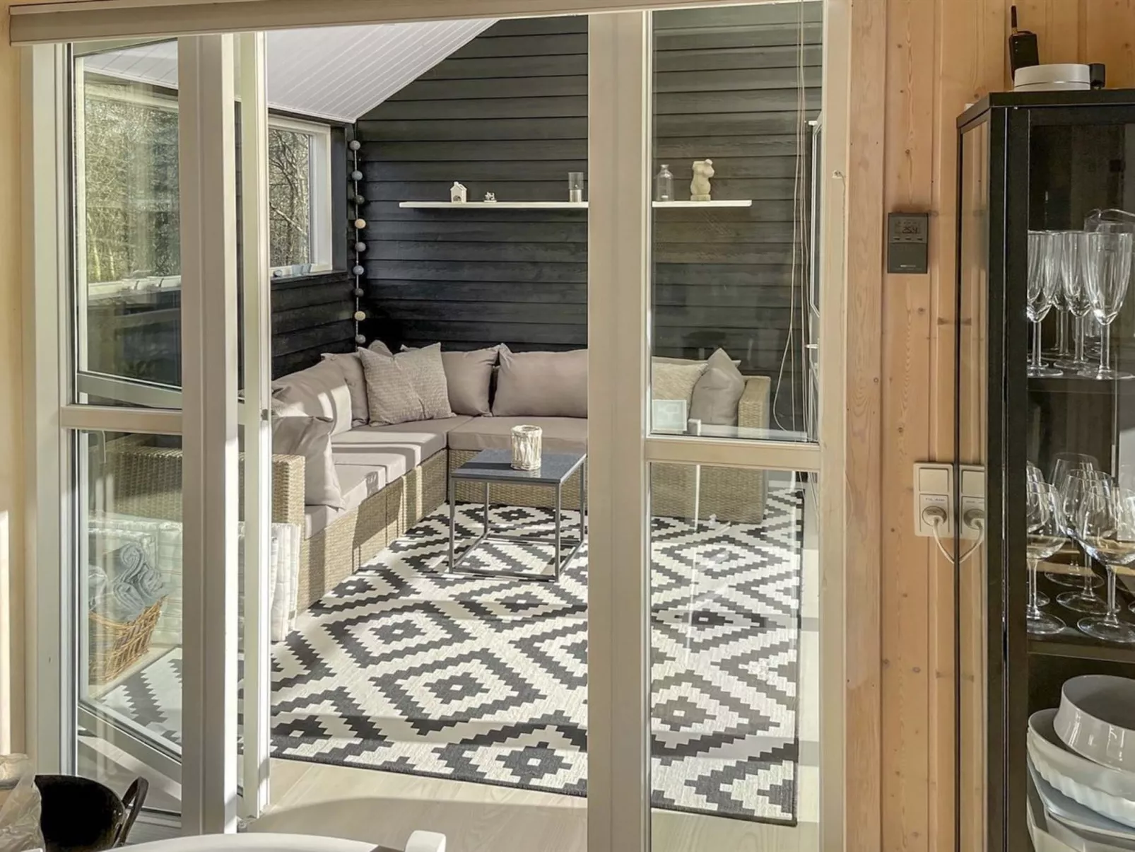 "Eireen" - 600m to the fjord-Inside