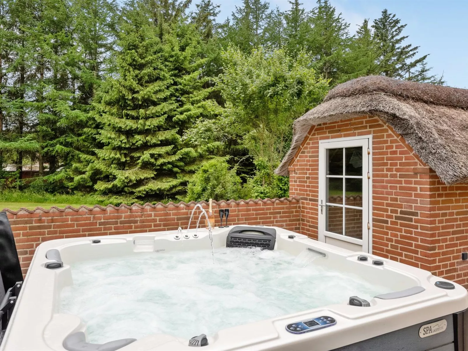 "Erla" - 2.3km from the sea-Outside