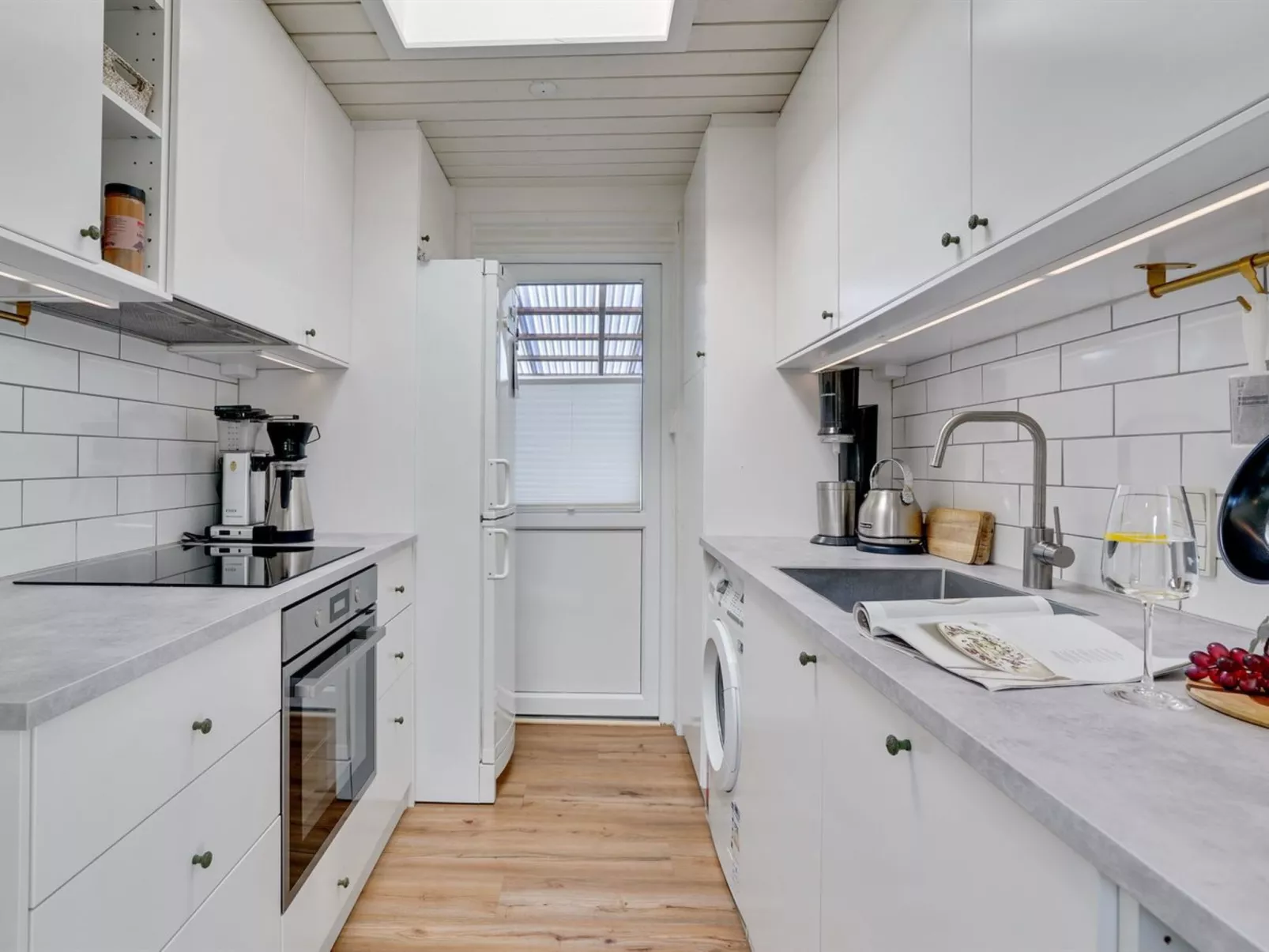 "Tomine" - 500m to the fjord-Inside