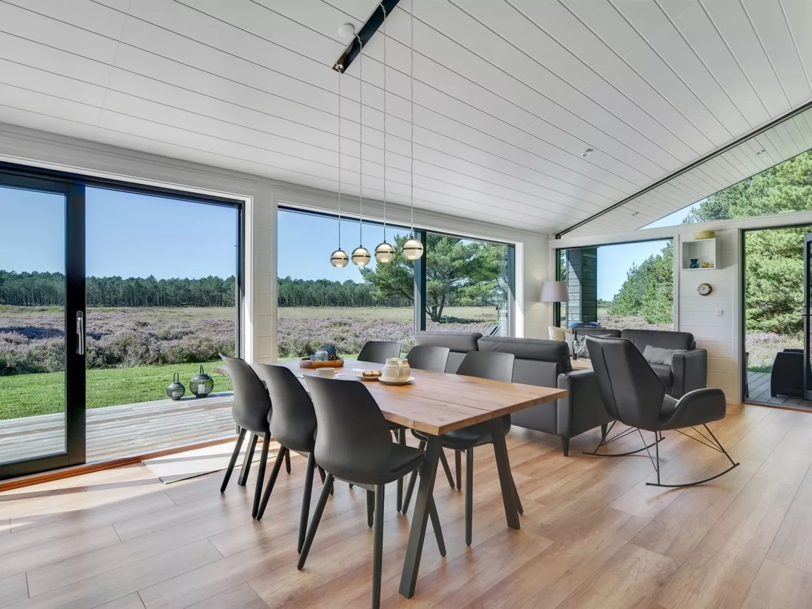 "Tea" - 2.7km from the sea-Dedans