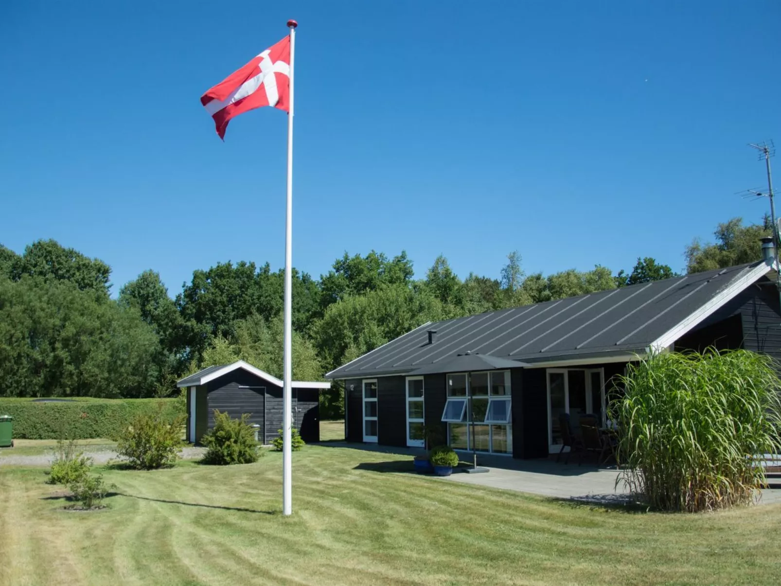 "Bertram" - 1.9km from the sea-Outside