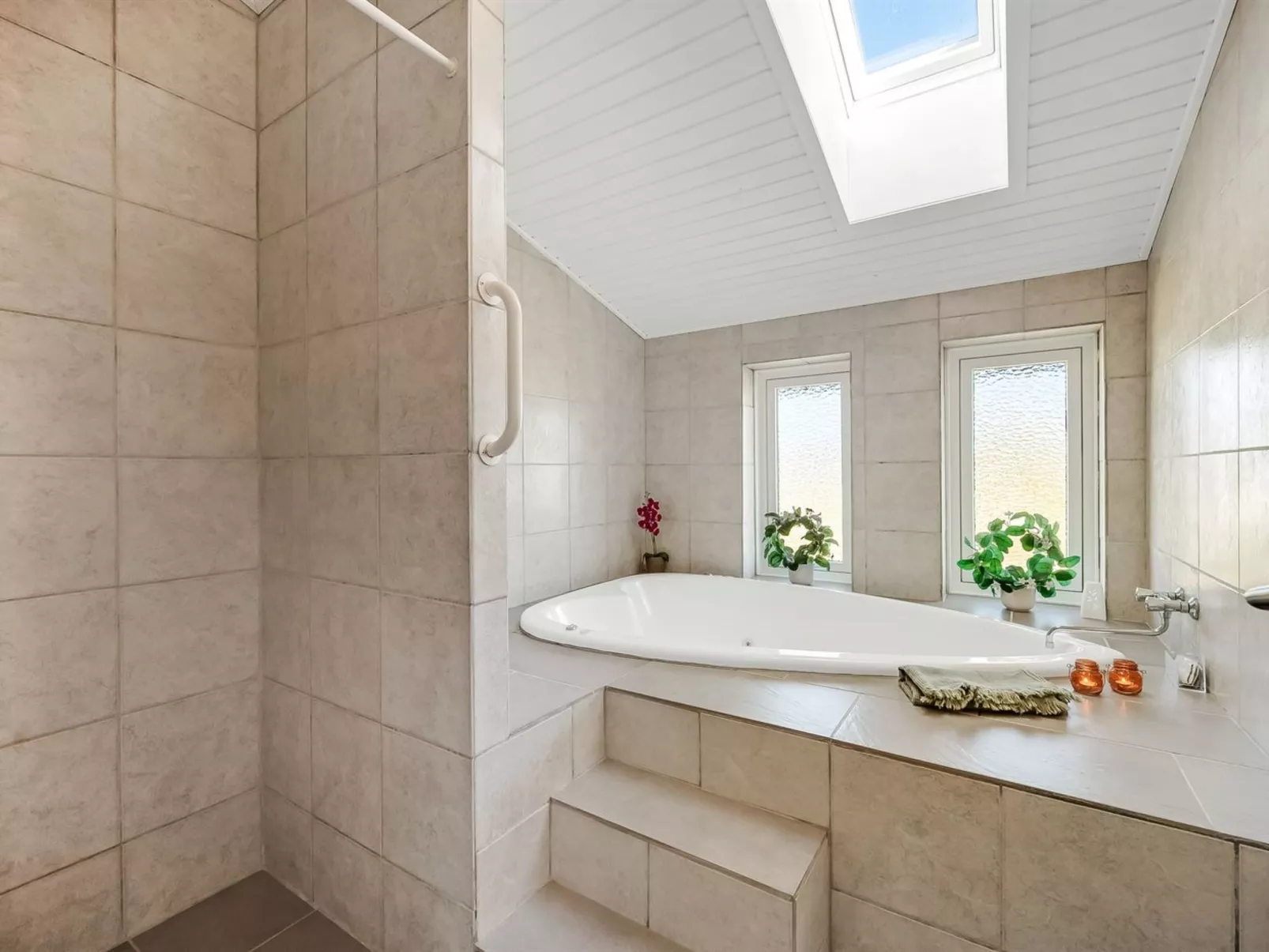 "Fia" -  from the sea-Drinnen