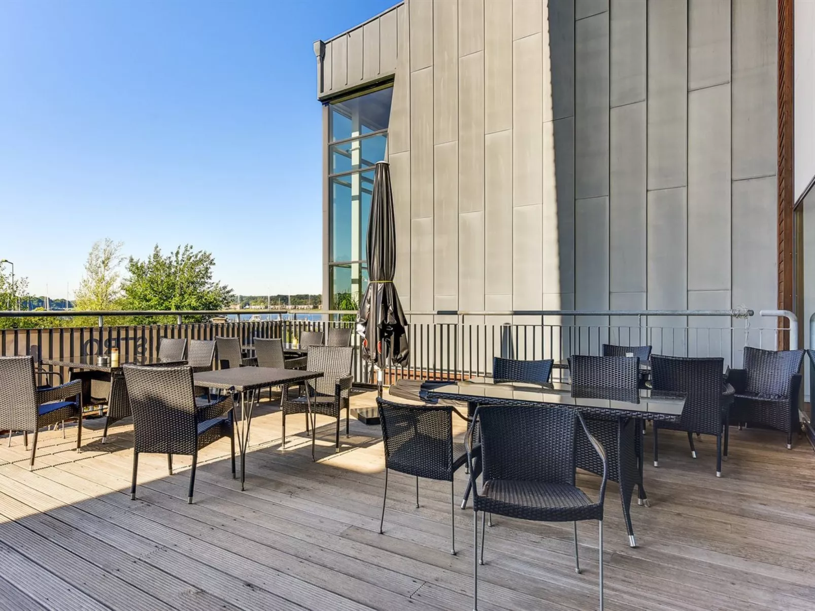 "Åse" - 100m to the fjord-Outside