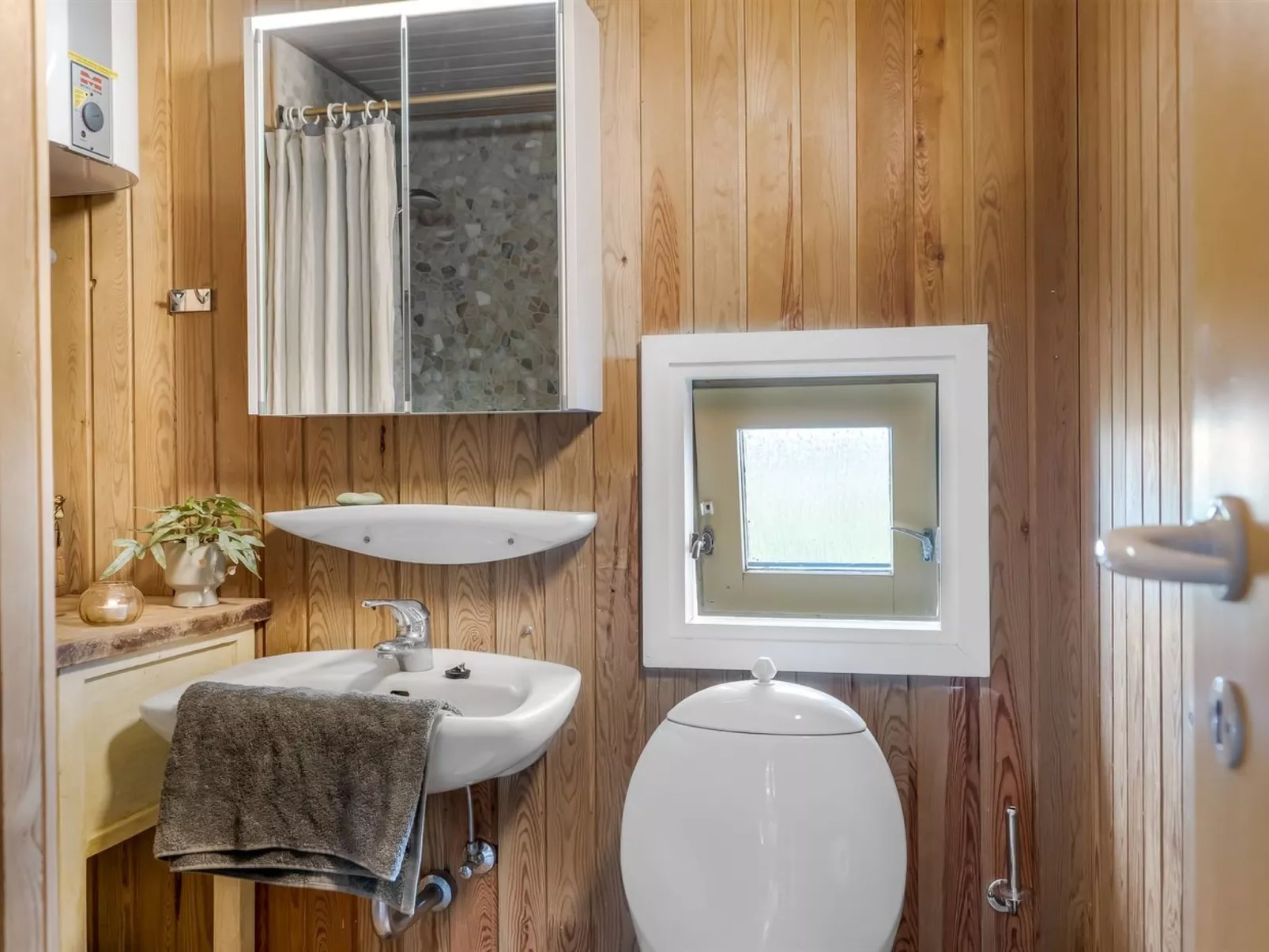 "Aatu" - 360m from the sea-Inside