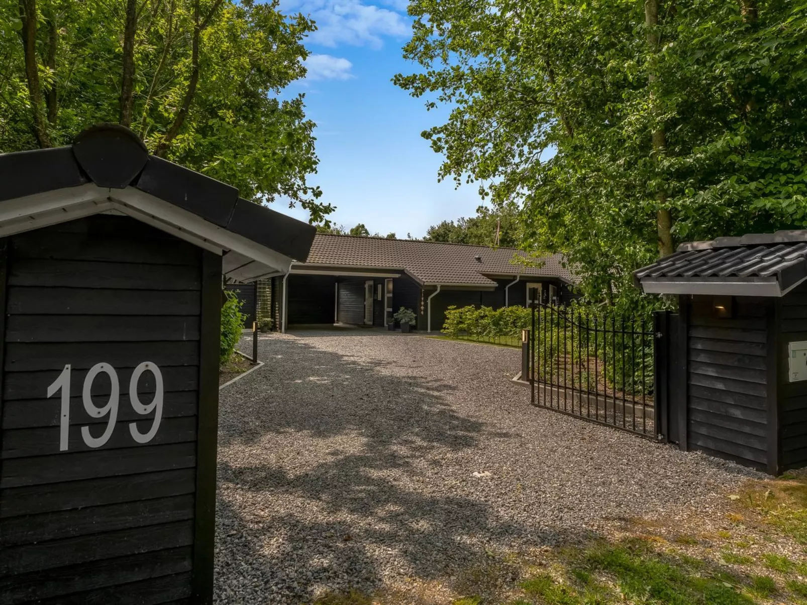 "Yorrit" - 500m to the fjord-Outside