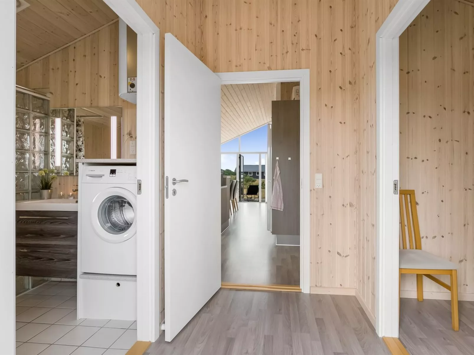 "Clement" - 500m to the fjord-Drinnen