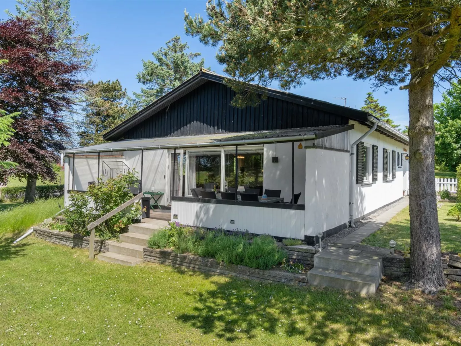 "Slavjanka" - 2km from the sea-Outside