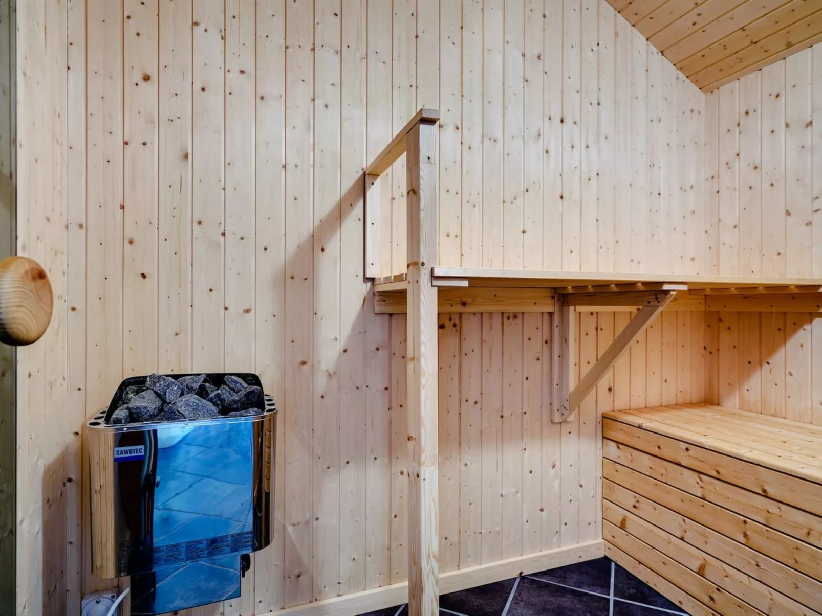 "Ulrikke" - 12km from the sea-Inside